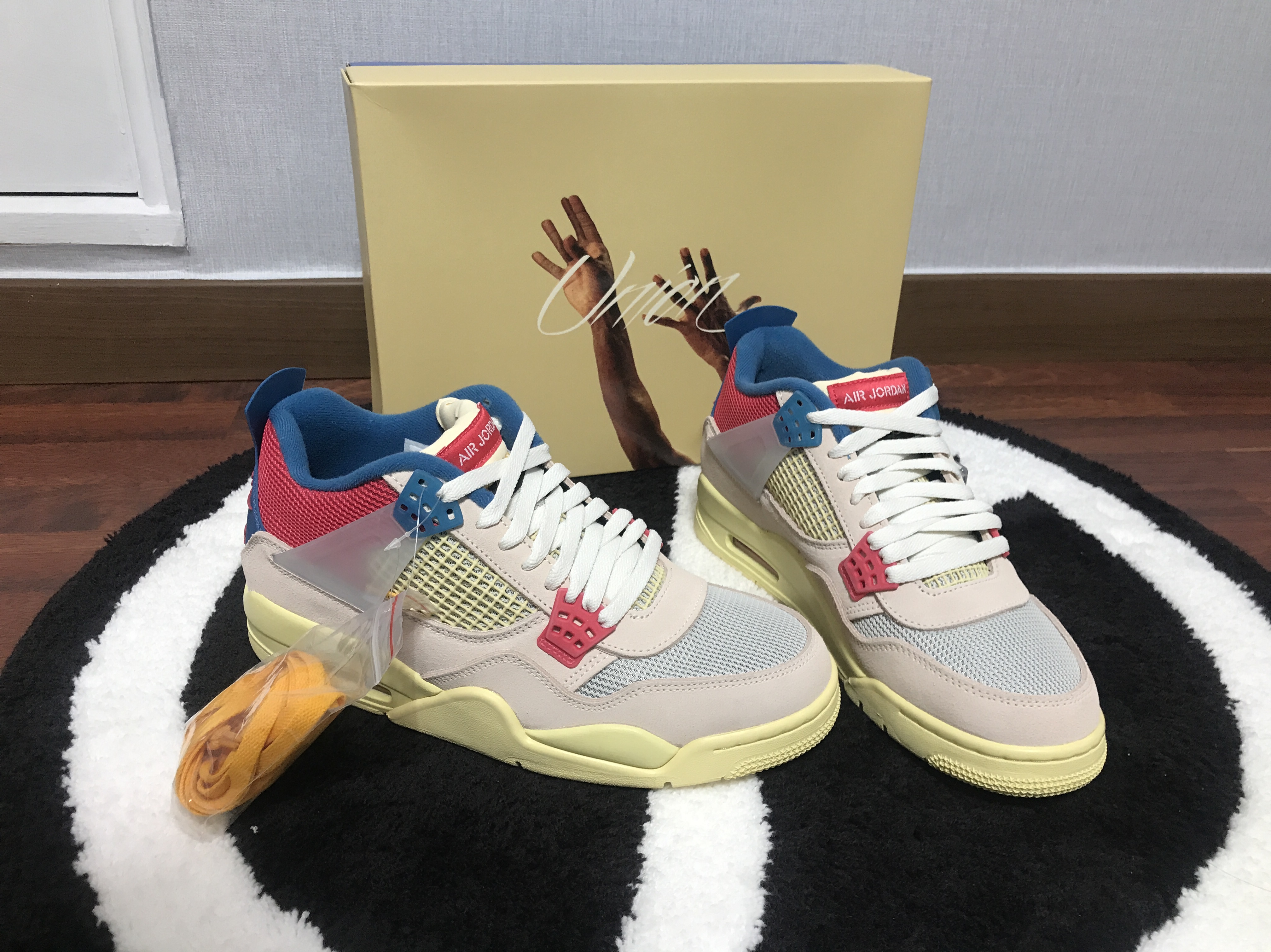 Jordan 4 x Union Retro Guava Ice ์ฐฉ์ฉ ์คํ์ผ