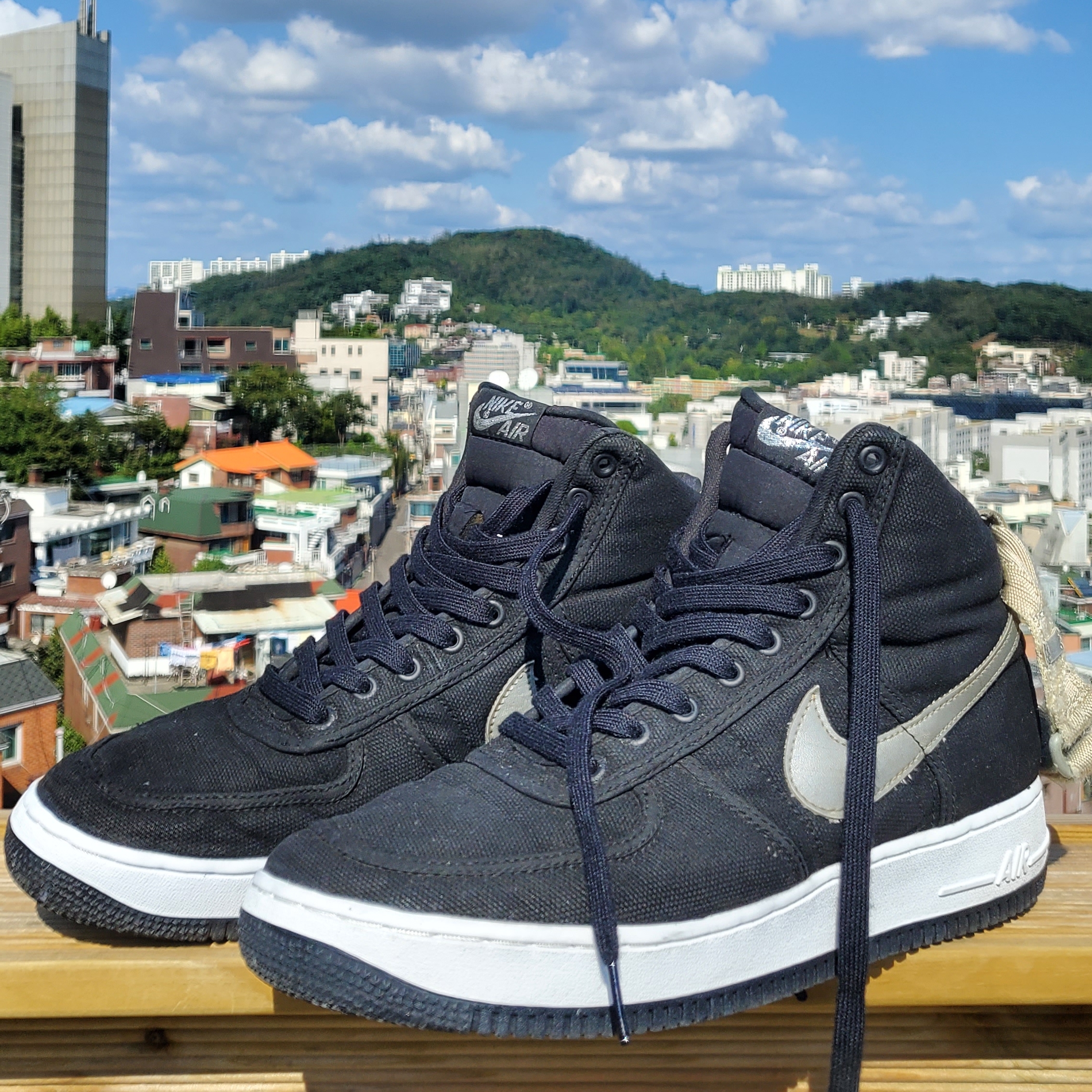 Nike x 1017 Alyx 9SM Air Force 1 High White Black 2020 착용 스타일 - 1