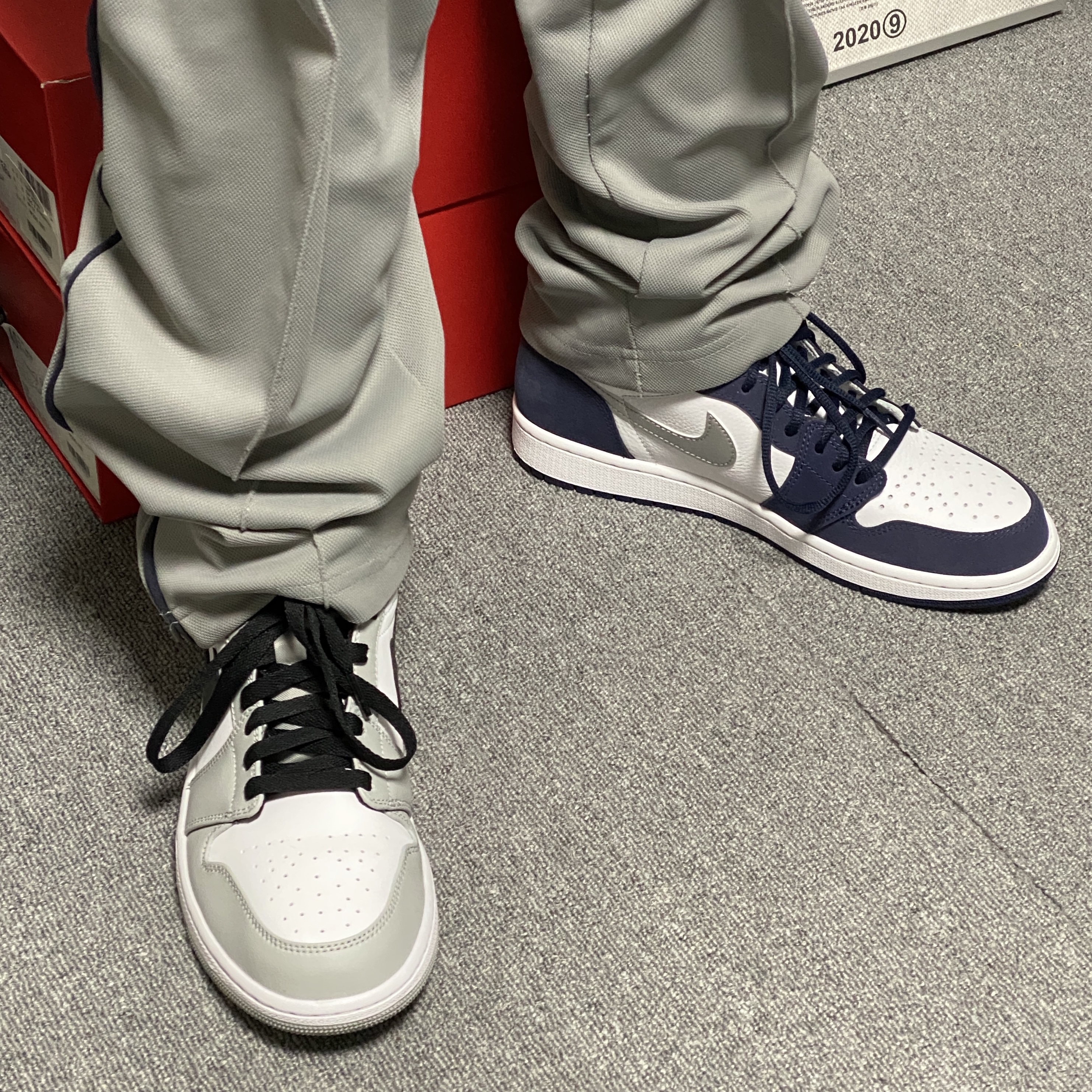 Jordan 1 Retro High OG CO.JP Midnight Navy, Jordan 1 Mid Light Smoke Grey 착용 스타일