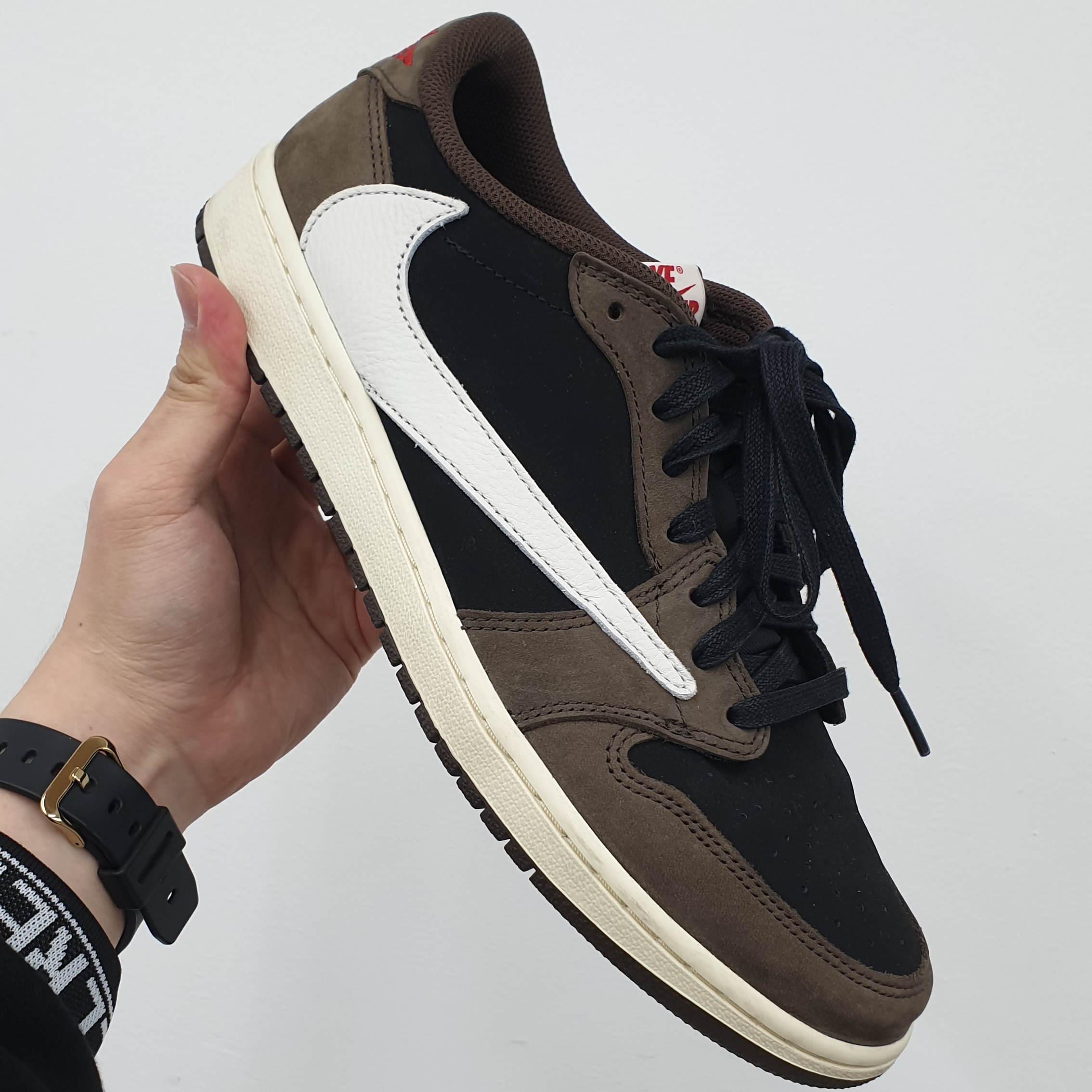 Jordan 1 x Travis Scott Retro Low OG SP Mocha 착용 스타일