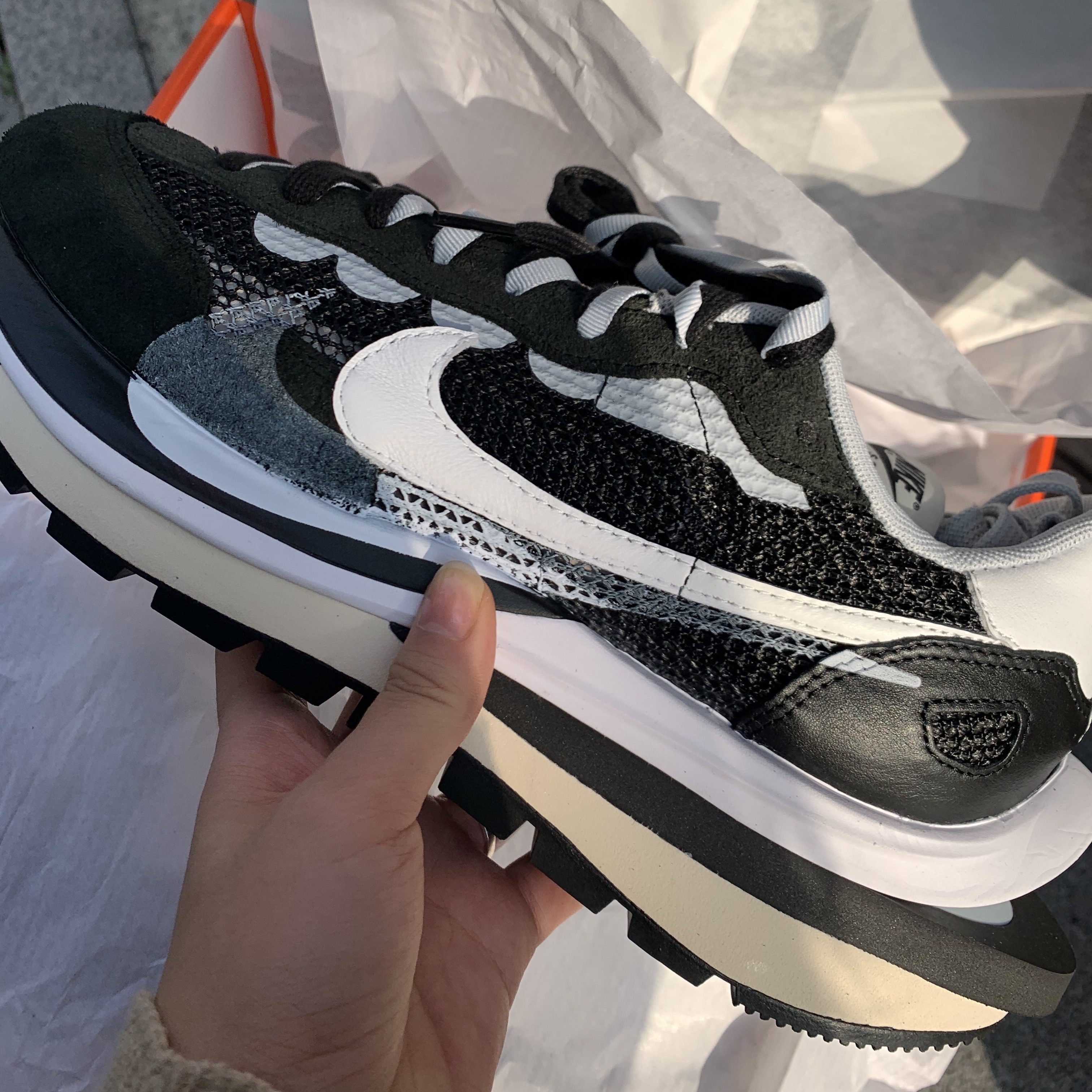 Nike x Sacai VaporWaffle Black White 착용 스타일 - 1