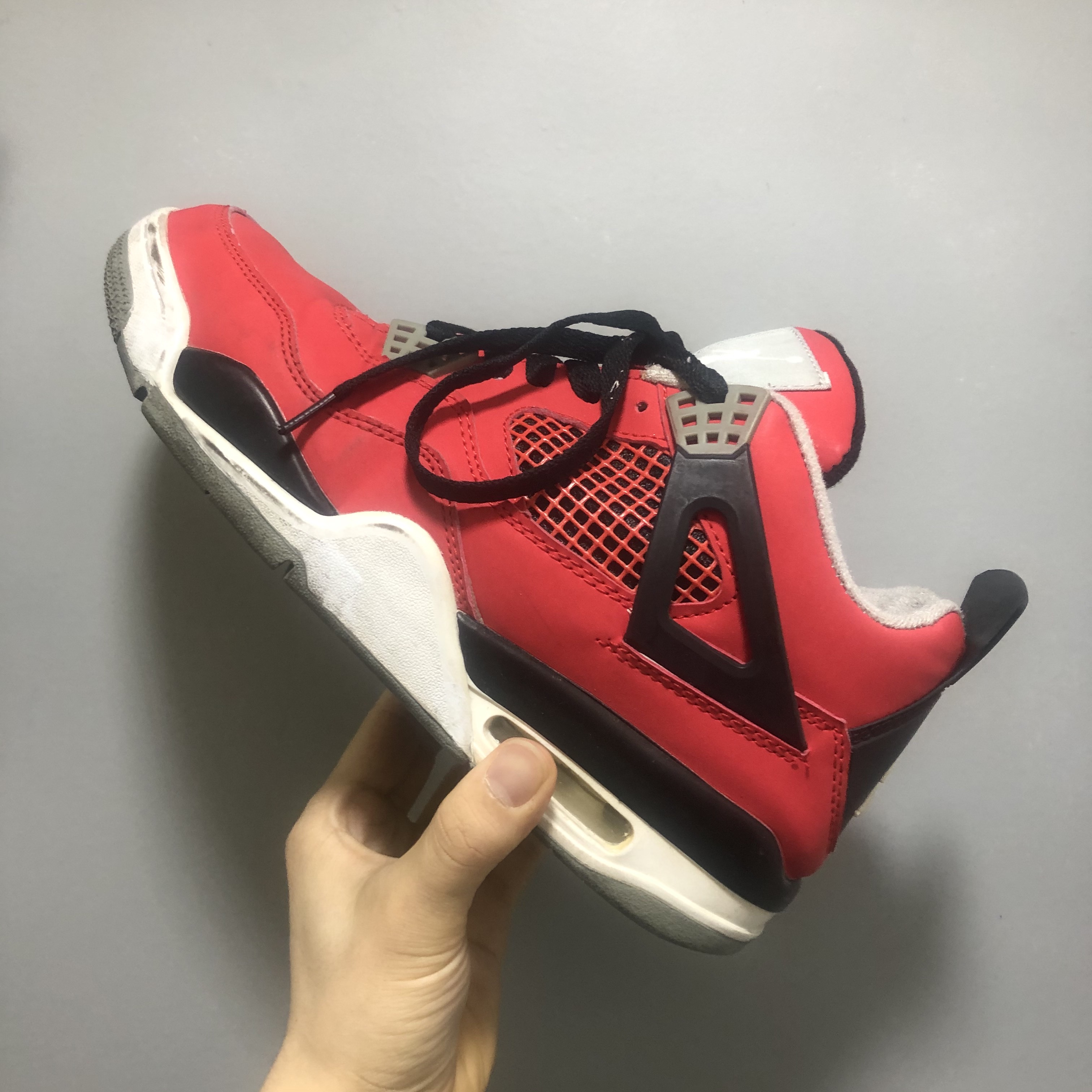 Jordan 4 Retro Toro Bravo 착용 스타일