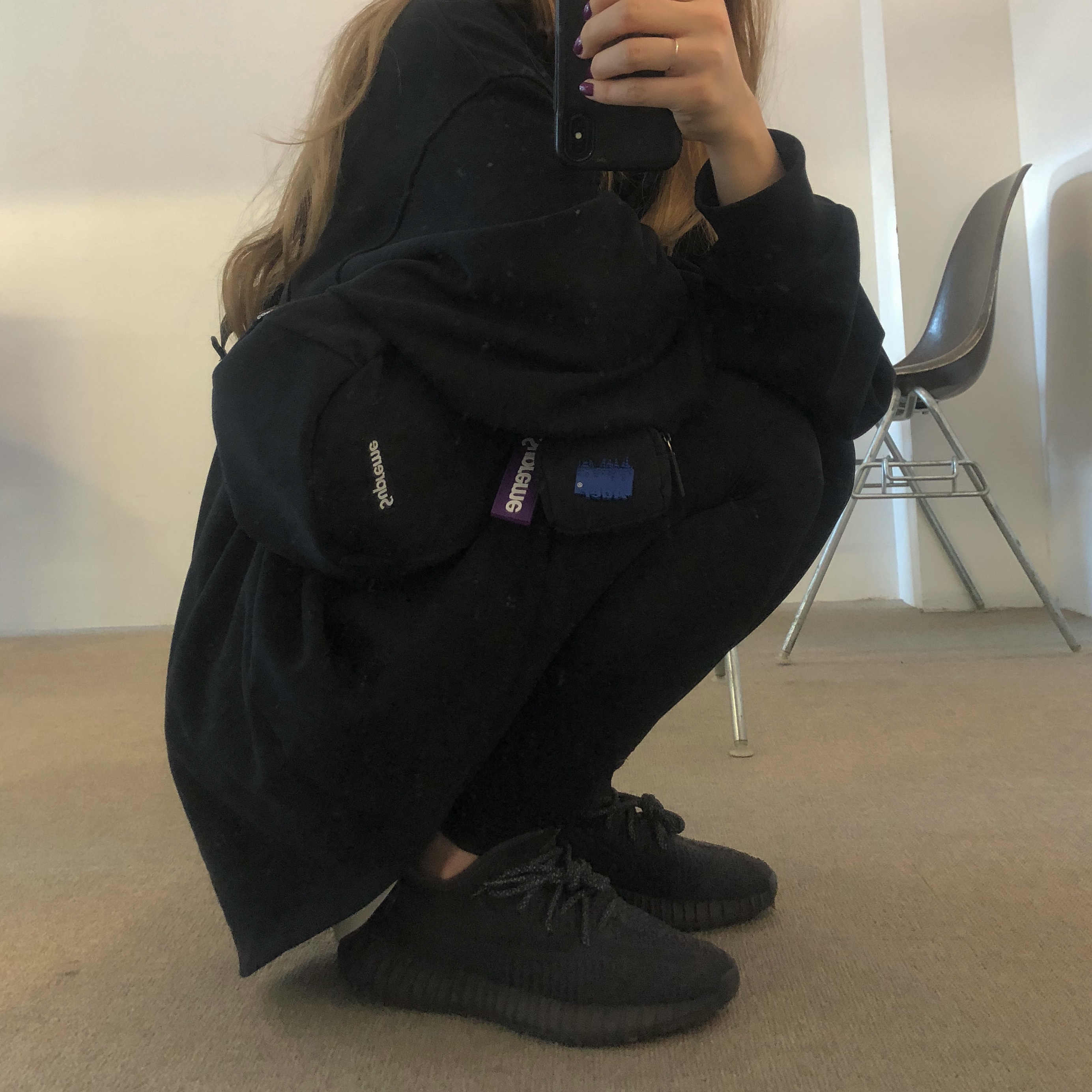 Adidas Yeezy Boost 350 V2 Black - Non-Reflective 착용 스타일