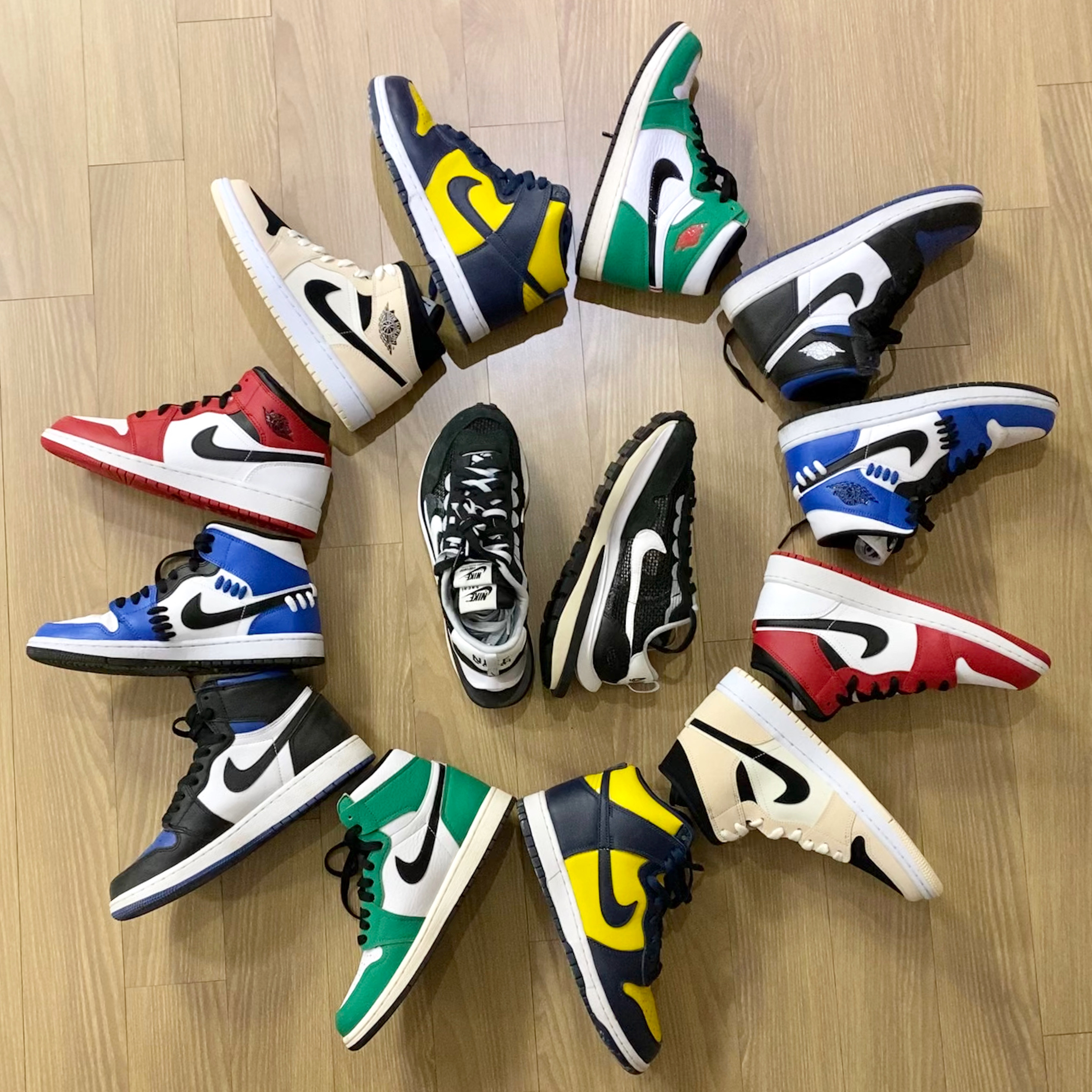 Nike x Sacai VaporWaffle Black White, Nike Dunk High SP Maize & Blue ์ฐฉ์ฉ ์คํ์ผ
