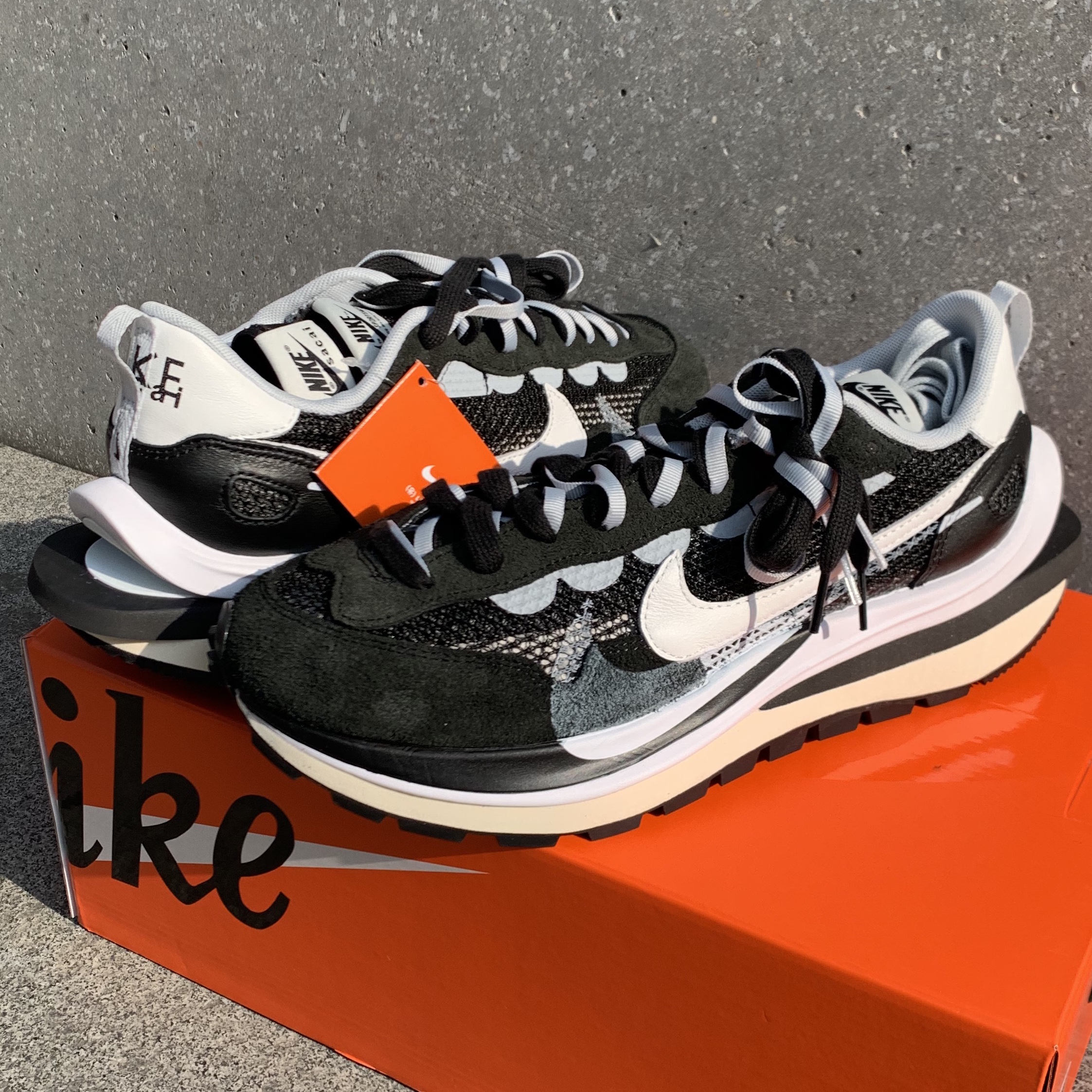Nike x Sacai VaporWaffle Black White 착용 스타일 - 3
