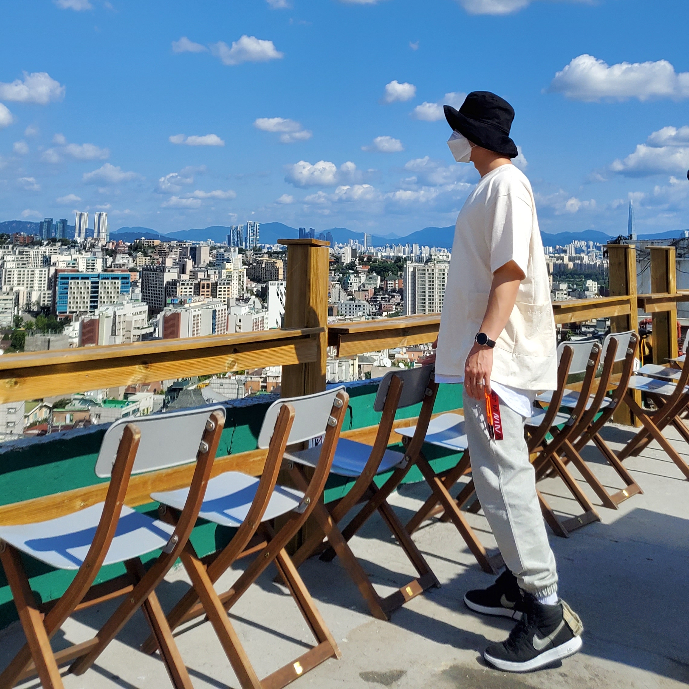 Nike x 1017 Alyx 9SM Air Force 1 High White Black 2020 착용 스타일 - 2