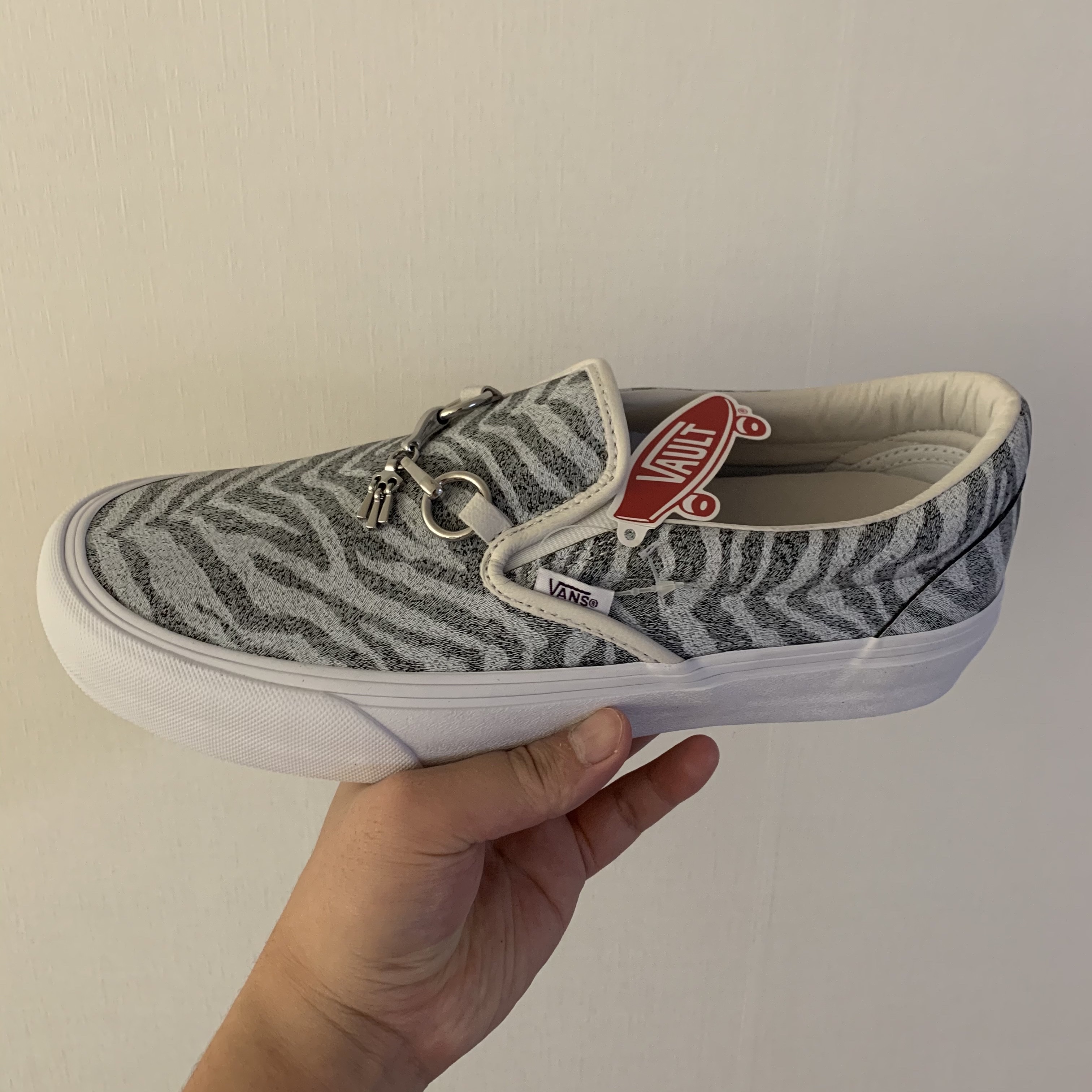 Vans Vault x Needles Classic Slip-On V White 착용 스타일