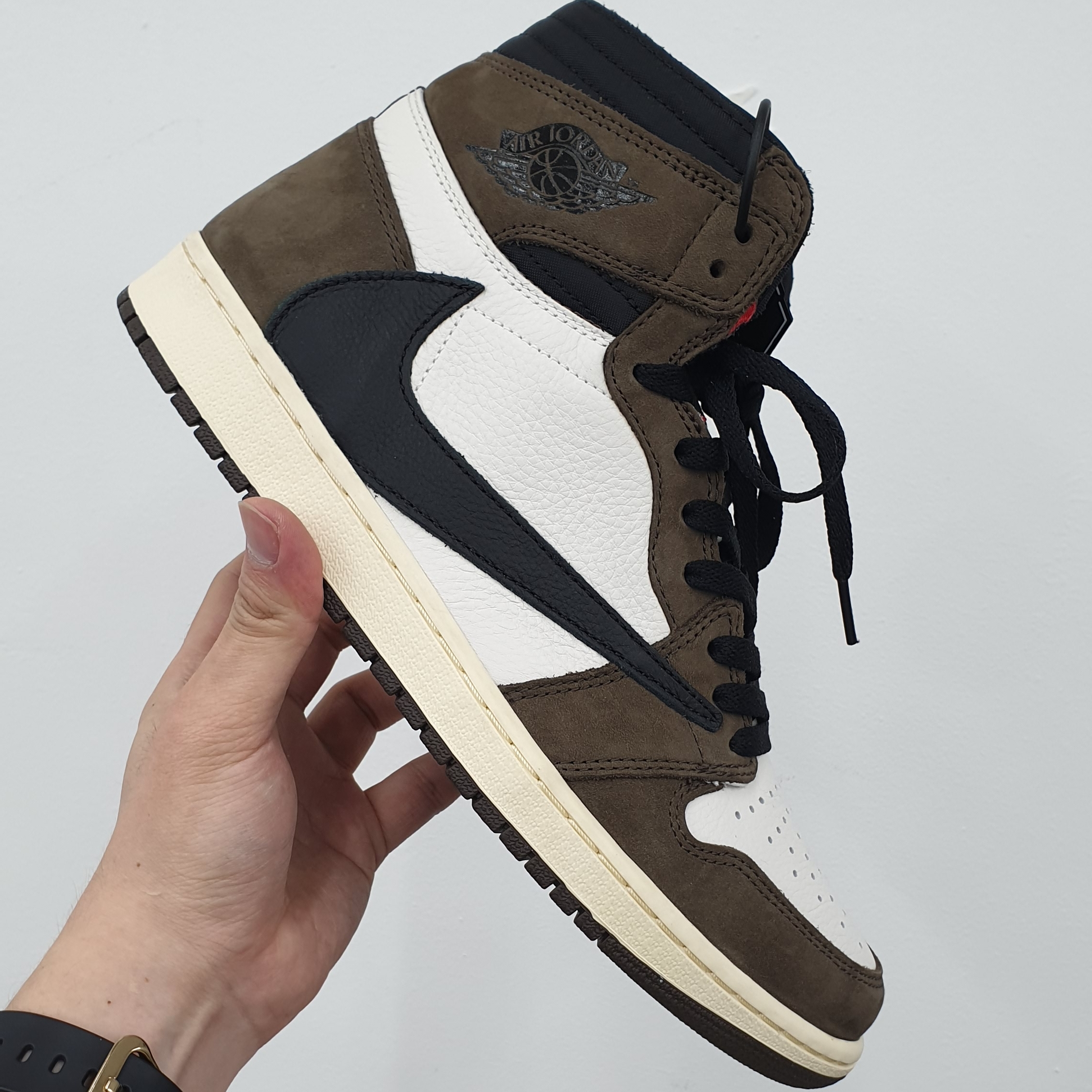 Jordan 1 x Travis Scott Retro High OG SP Mocha 착용 스타일