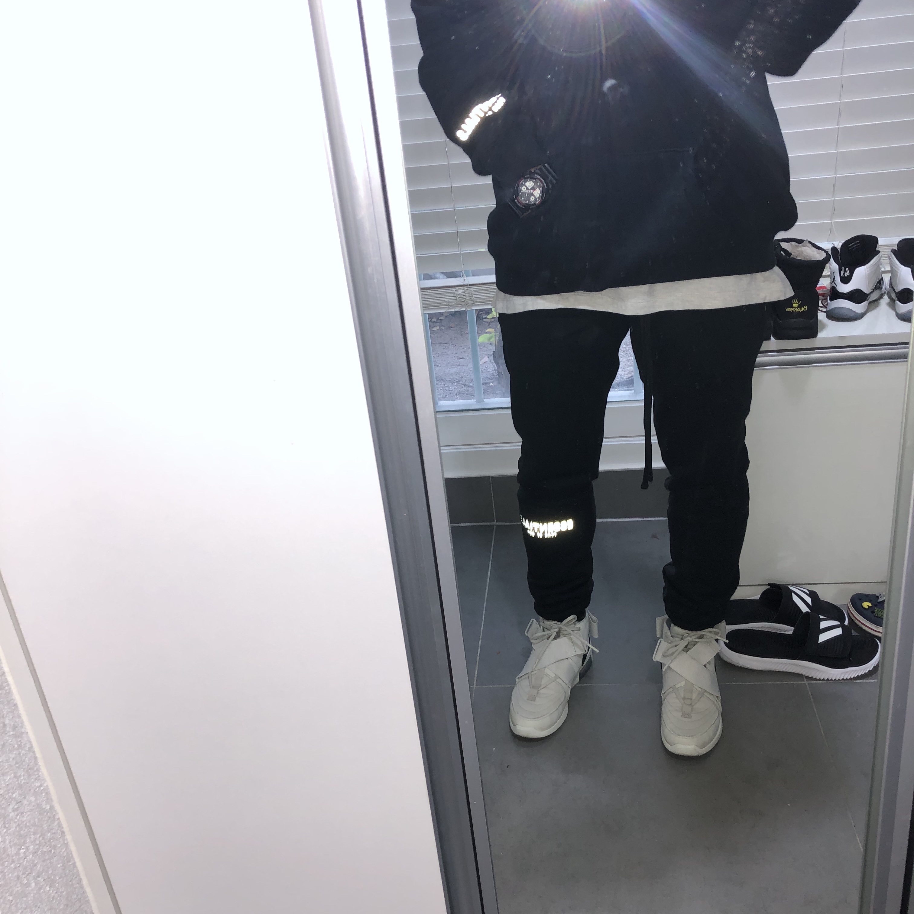 Nike x Fear of God Air Fear of God Raid Light Bone 착용 스타일 - 2