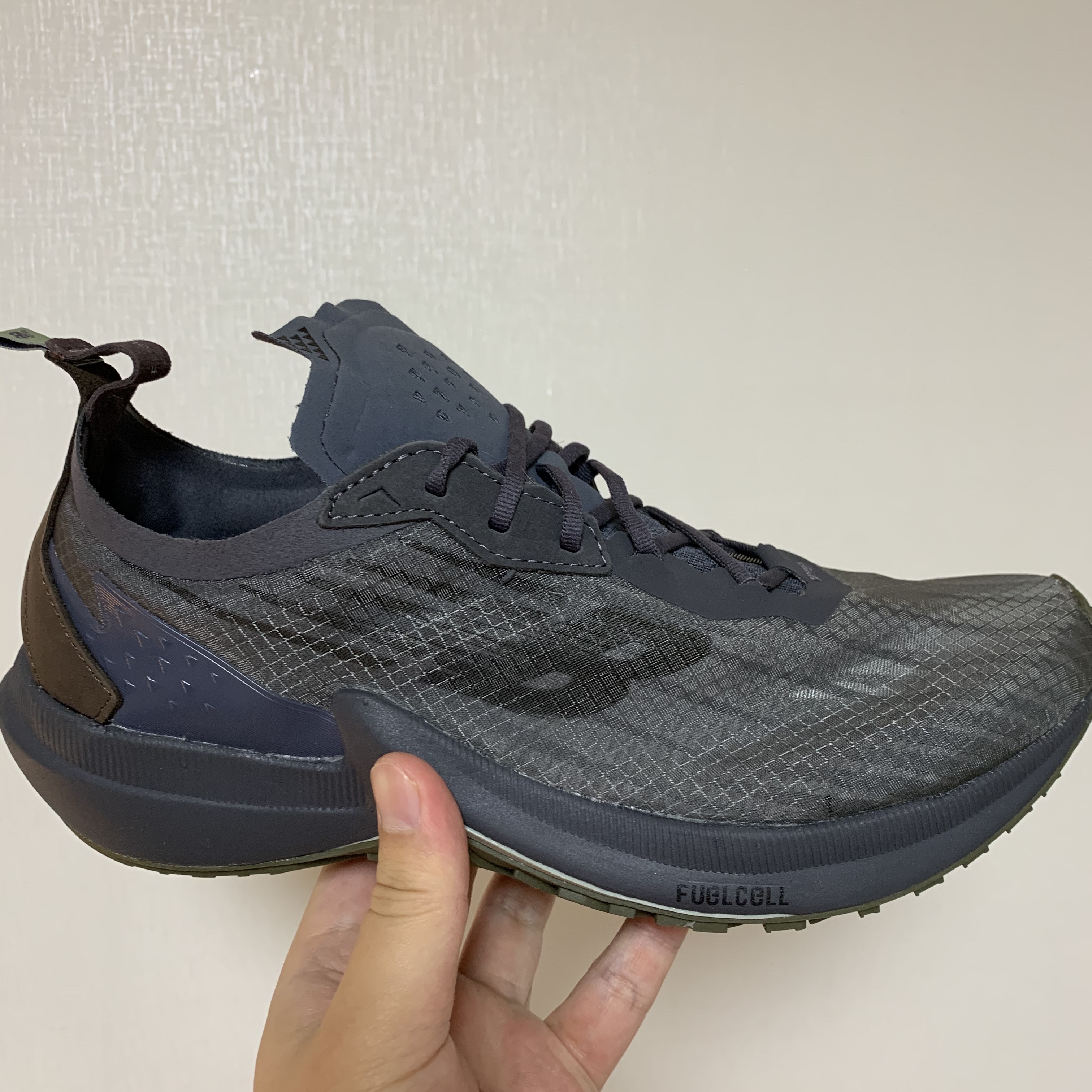 New Balance x Auralee FuelCell Speedrift Charcoal/Black 착용 스타일
