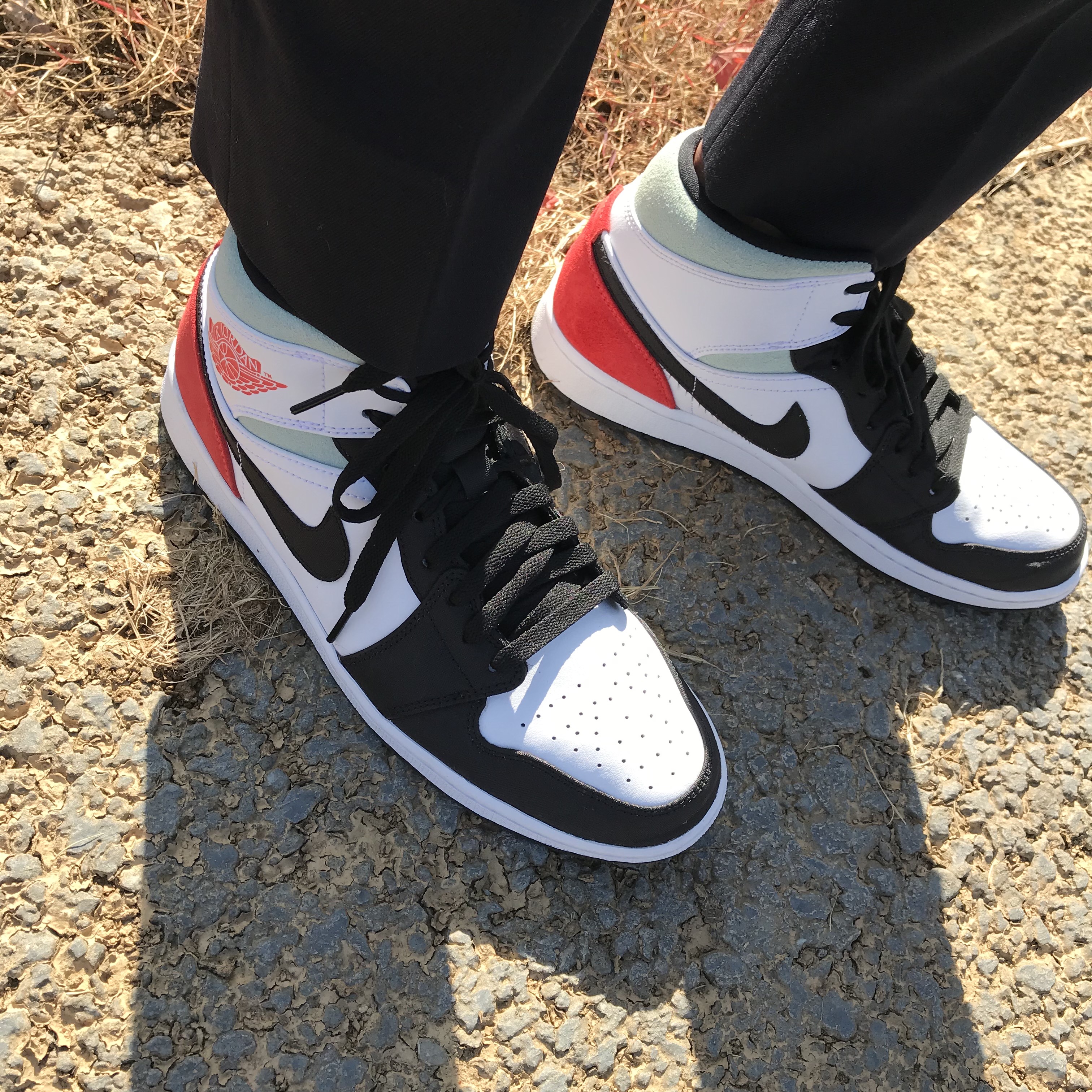 Jordan 1 Mid SE Track Red 착용 스타일