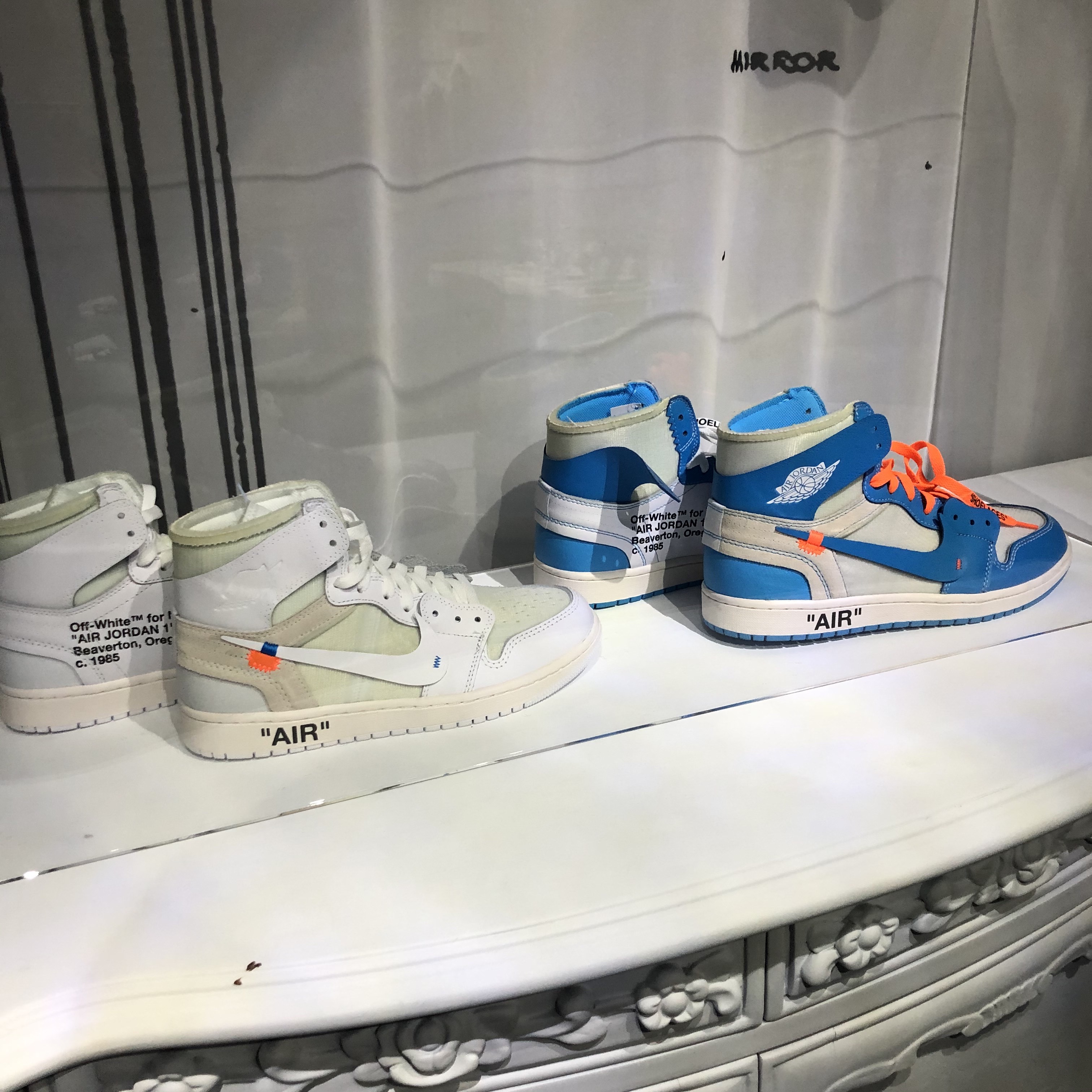 Jordan 1 x Dior High OG, Jordan 1 x Off-White Retro High University Blue 착용 스타일 - 2
