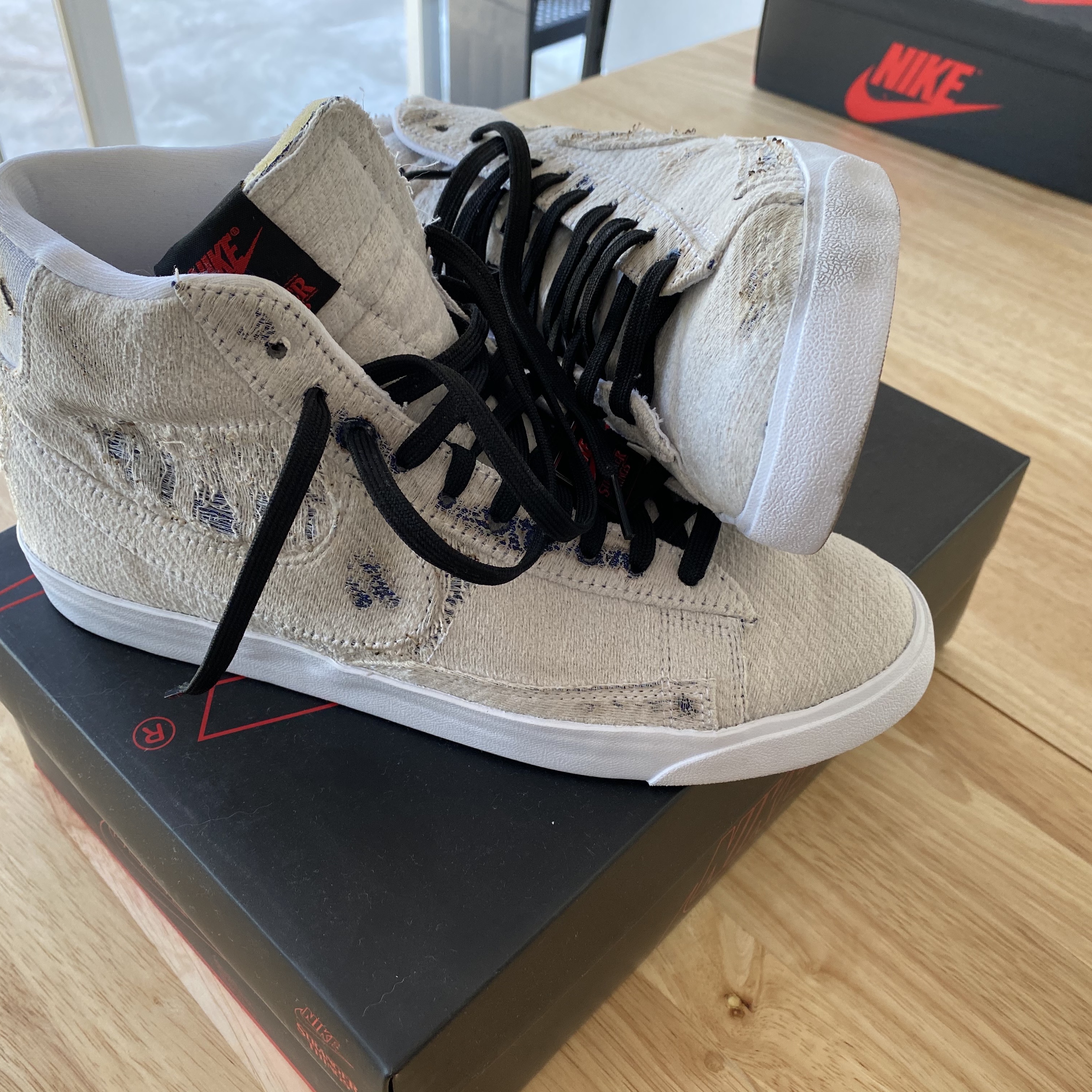 Nike x Stranger Things Blazer Mid Sail Upside Down Pack 착용 스타일 - 1