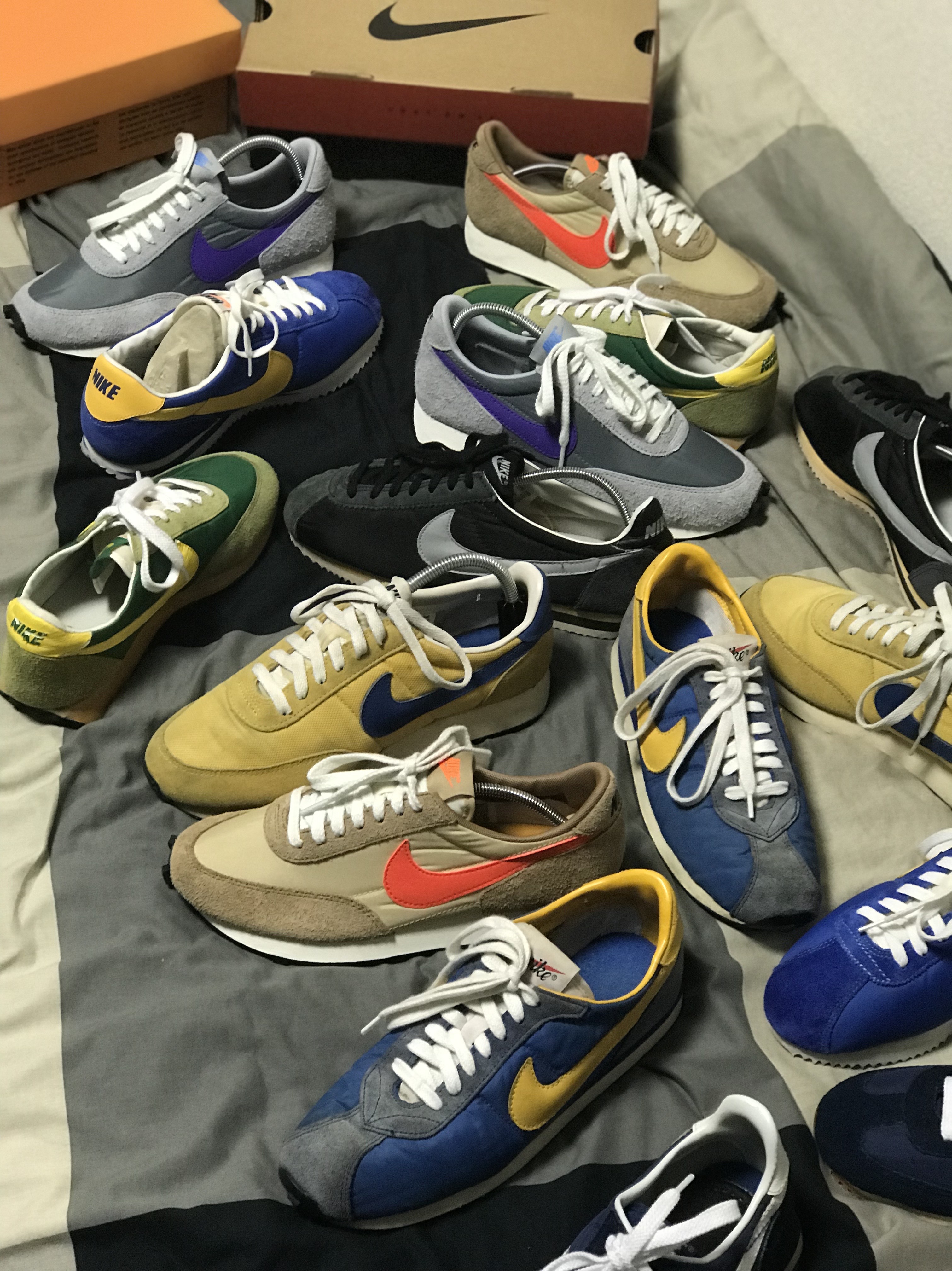 Nike Daybreak SP Vegas Gold College Orange, Nike Daybreak SP Cool Grey Hyper Grape 착용 스타일 - 2