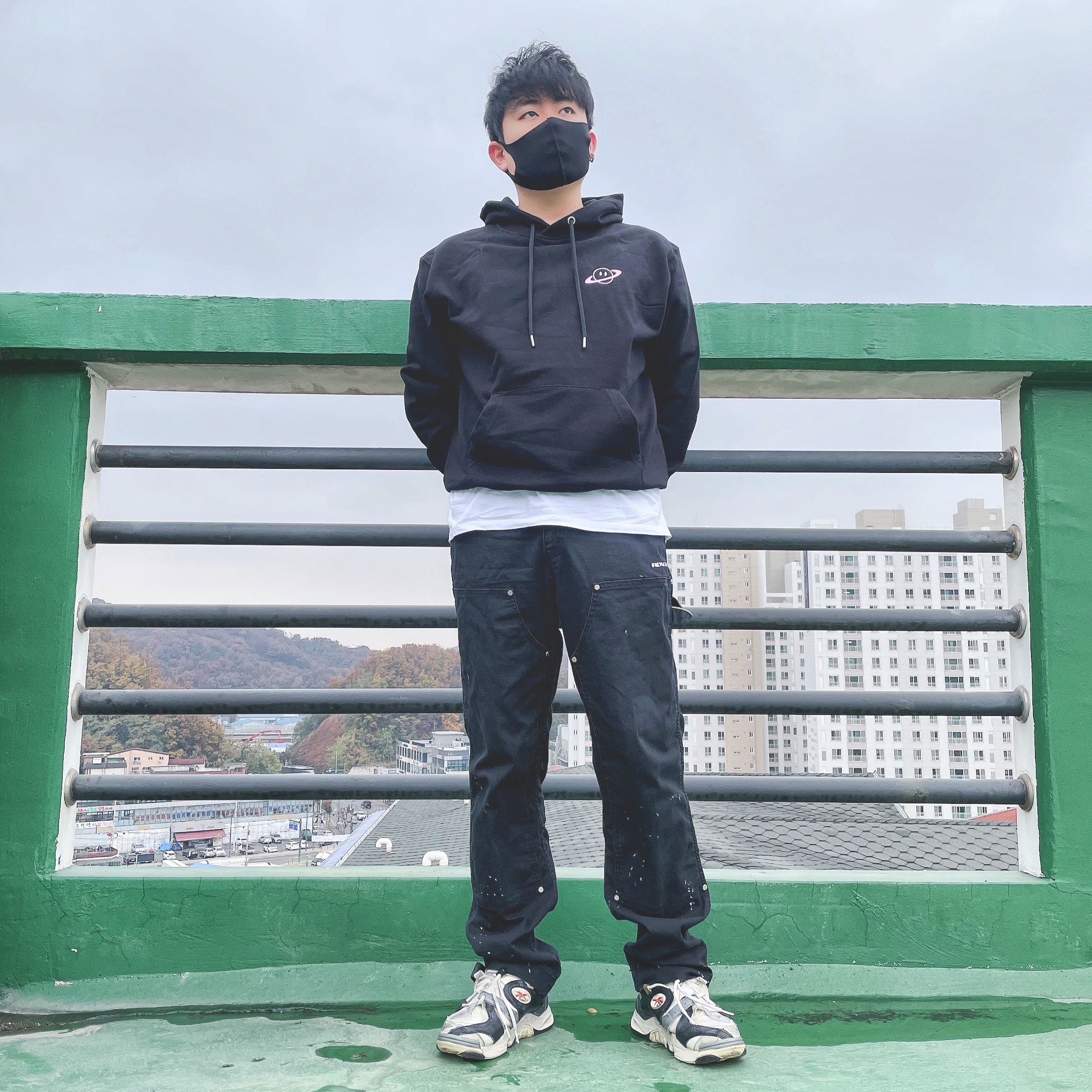 Reebok x Vetements Genetically Modified Pump Dirty Grey 착용 스타일 - 2