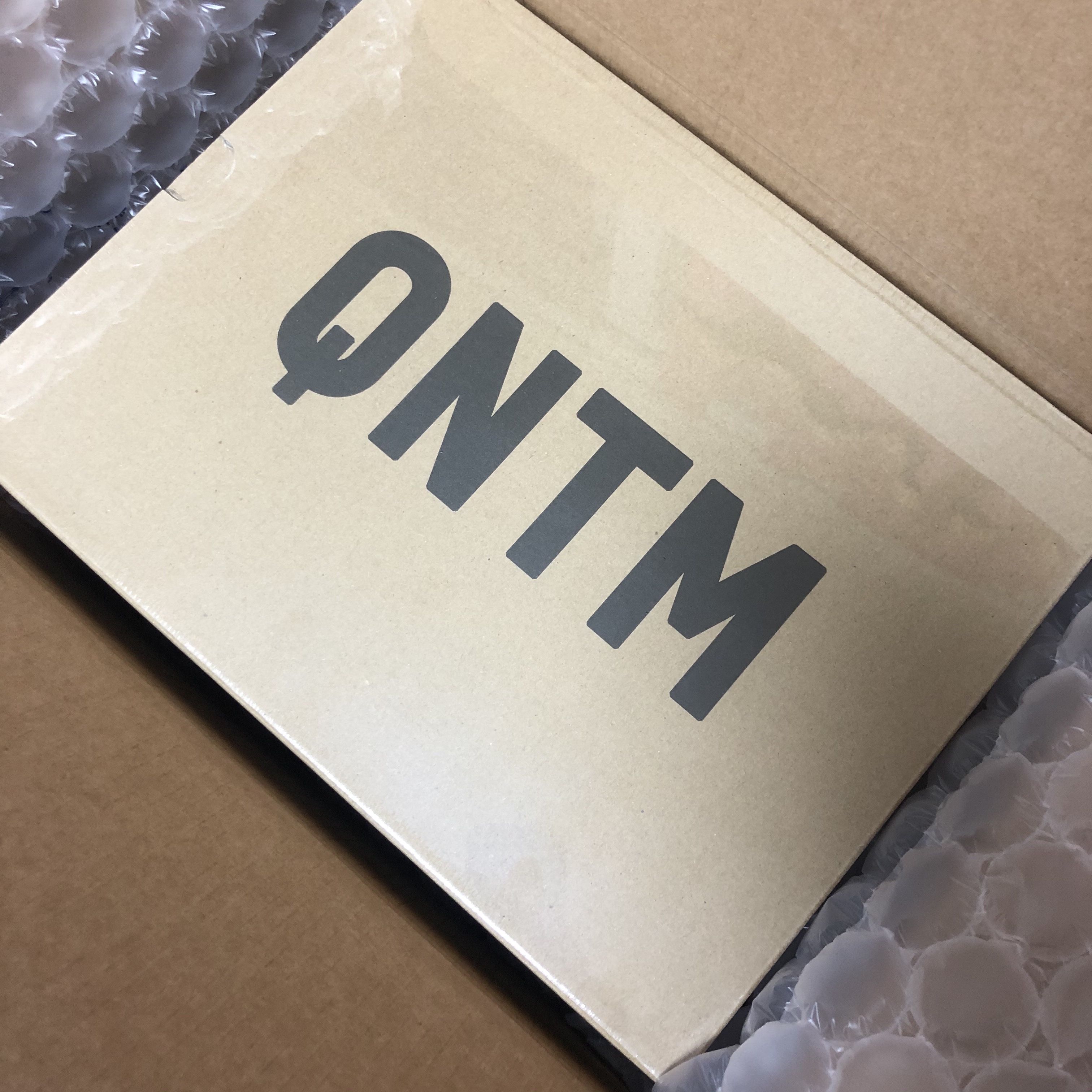 Adidas Yeezy QNTM Lifestyle 착용 스타일