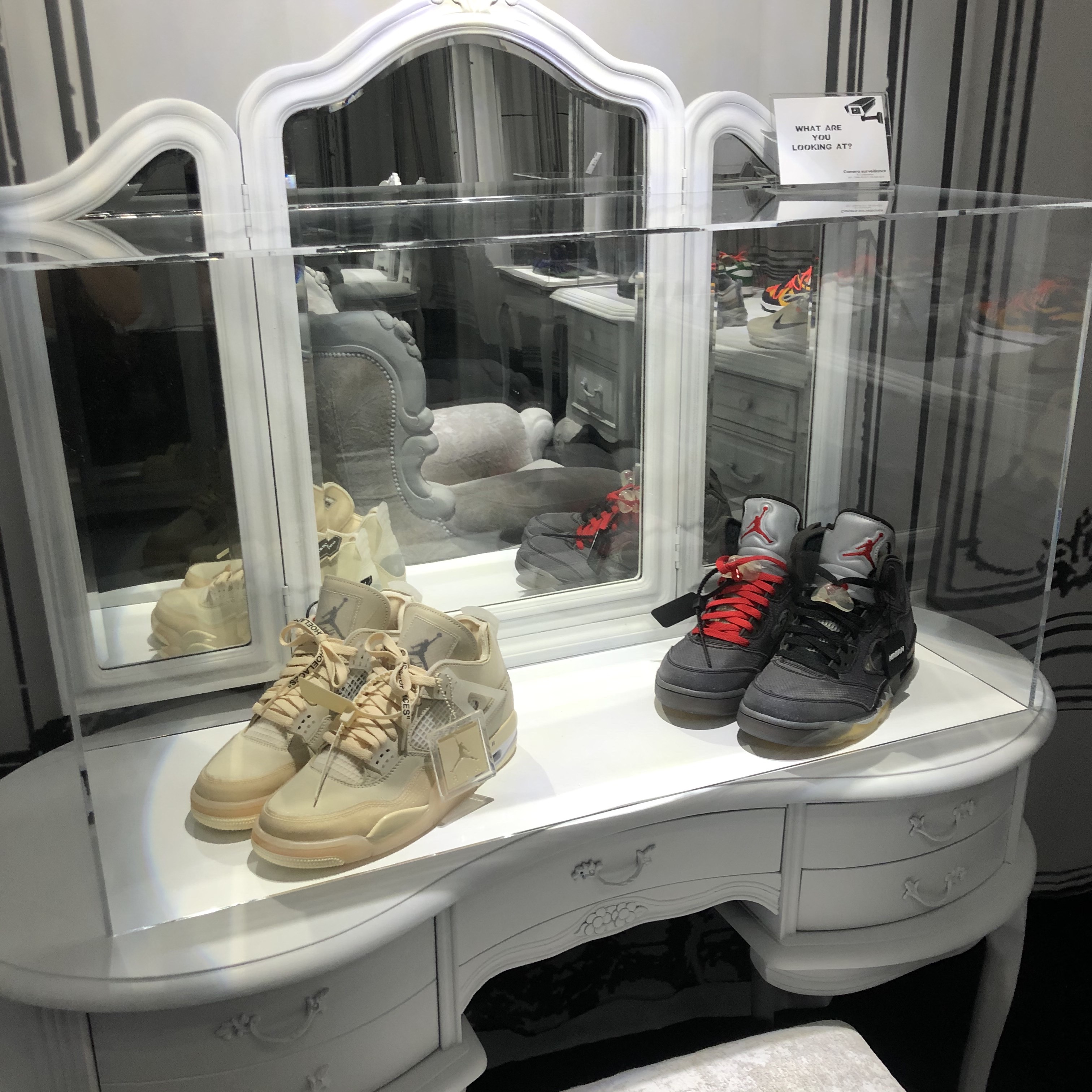 Jordan 1 x Dior High OG, Jordan 1 x Off-White Retro High University Blue 착용 스타일 - 3