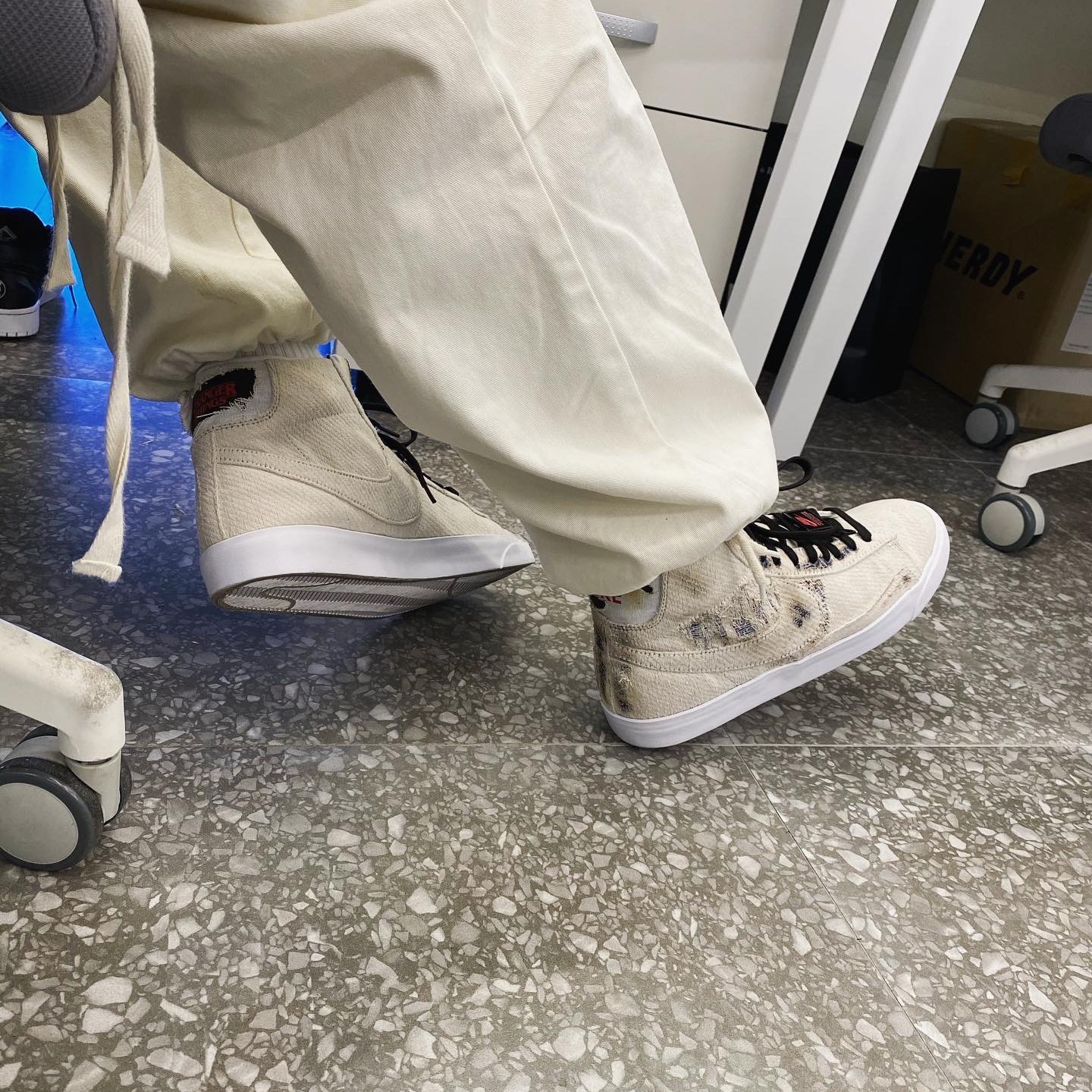 Nike x Stranger Things Blazer Mid Sail Upside Down Pack 착용 스타일