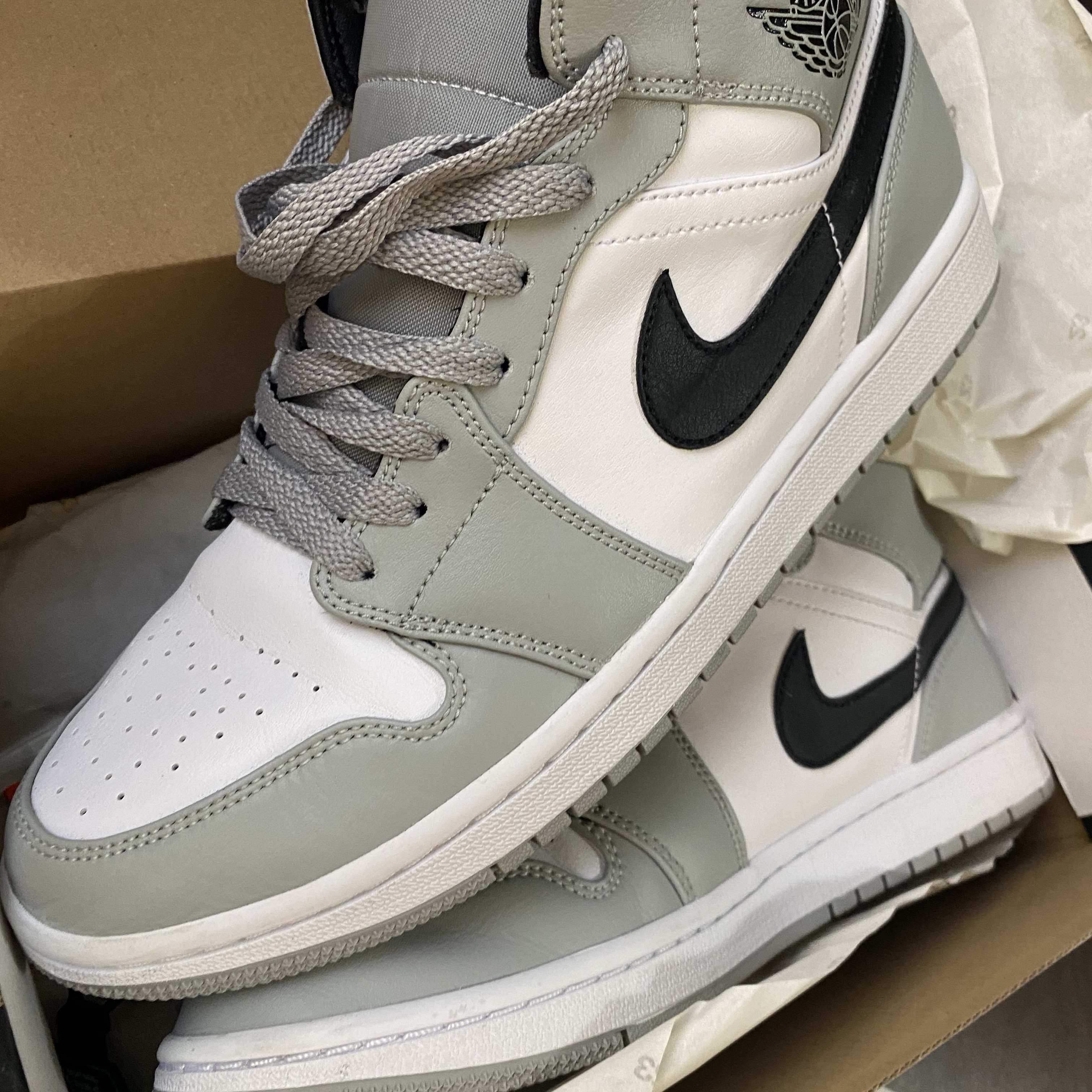Jordan 1 Mid Light Smoke Grey 착용 스타일