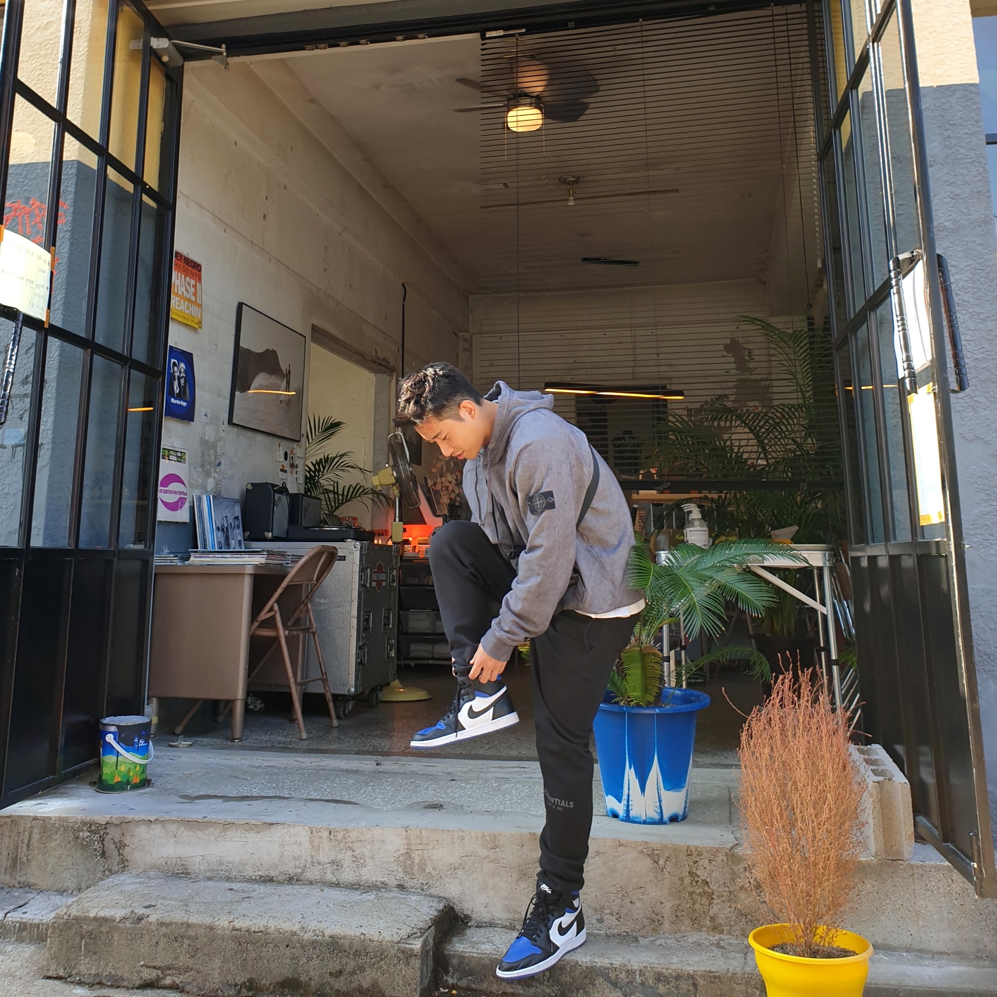 Jordan 1 Retro High OG Royal Toe 착용 스타일 - 1