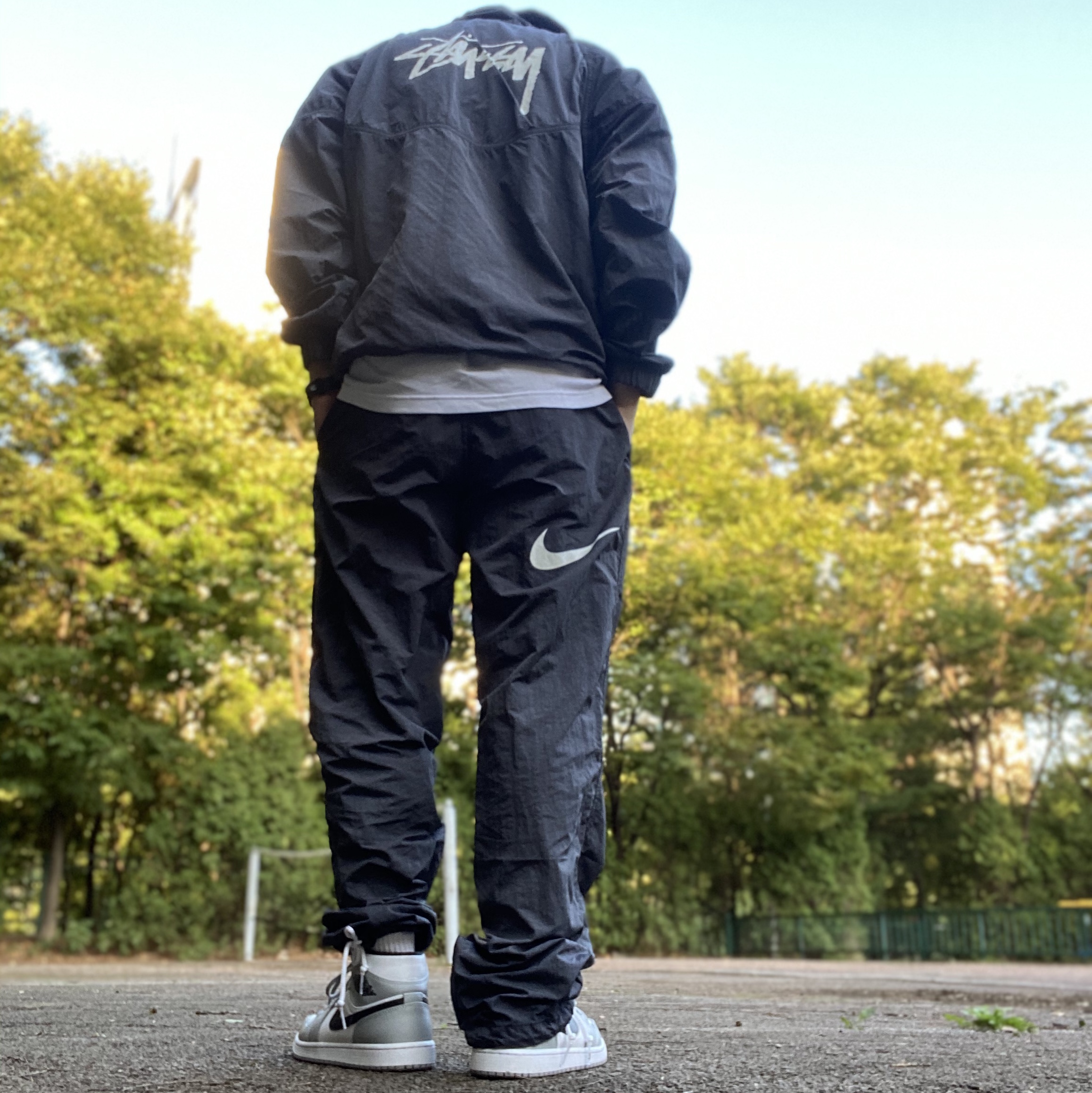 Jordan 1 Mid Light Smoke Grey, Nike x Stussy Windrunner Jacket Off Noir 착용 스타일