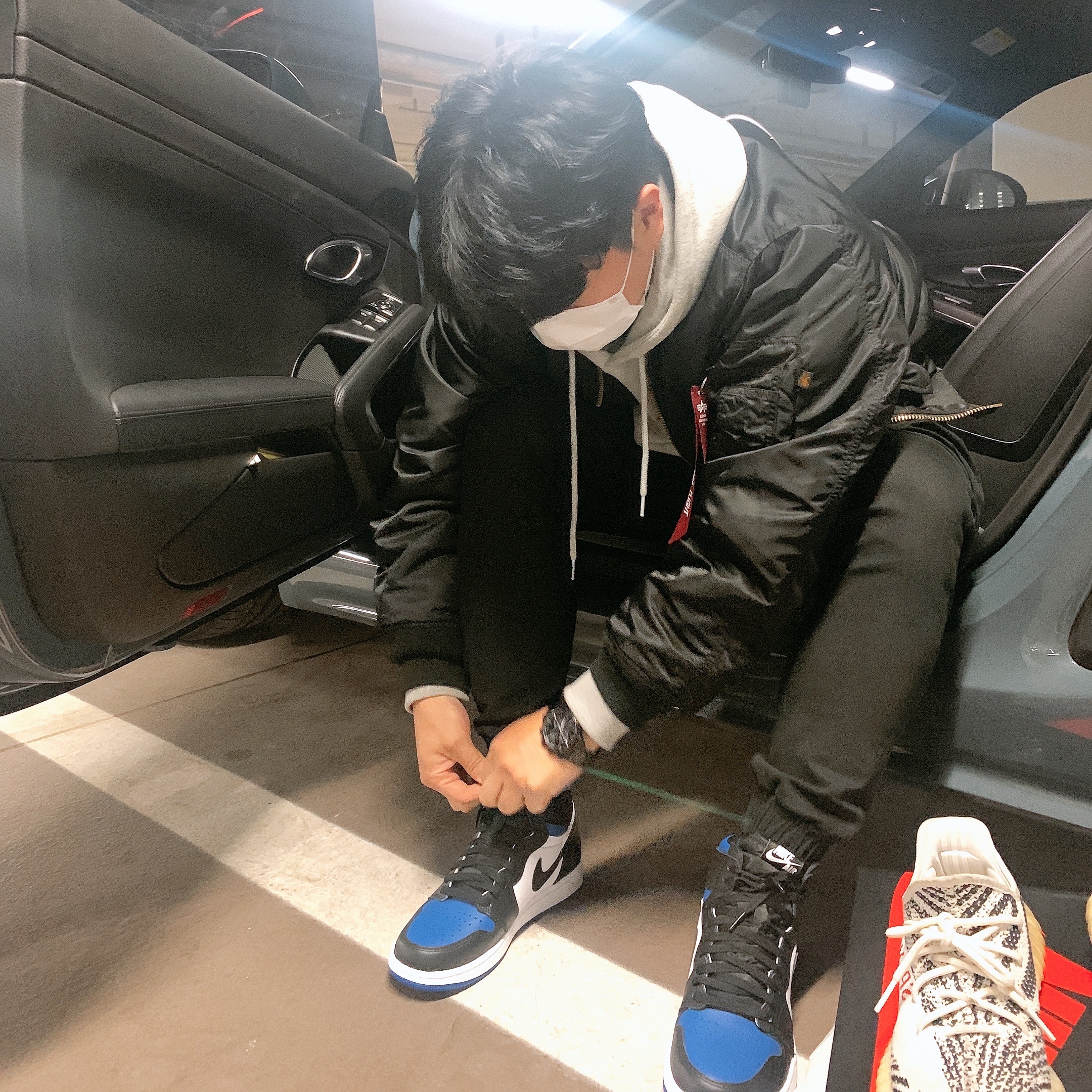 Jordan 1 Retro High OG Royal Toe, Adidas Yeezy Boost 350 V2 Zebra 2017/2019/2020 착용 스타일 - 2