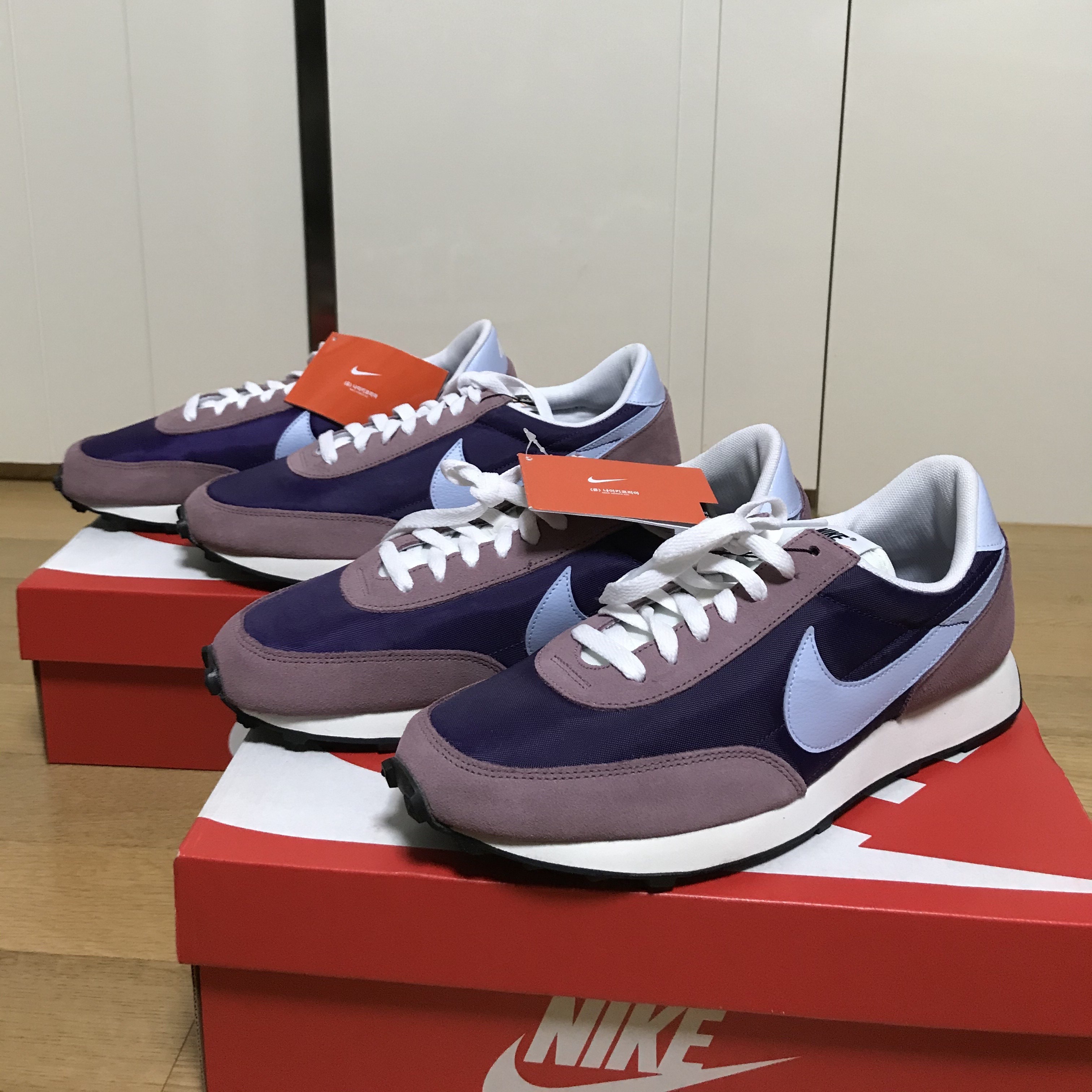 (W) Nike Daybreak Eggplant Plum Dust 착용 스타일 - 2