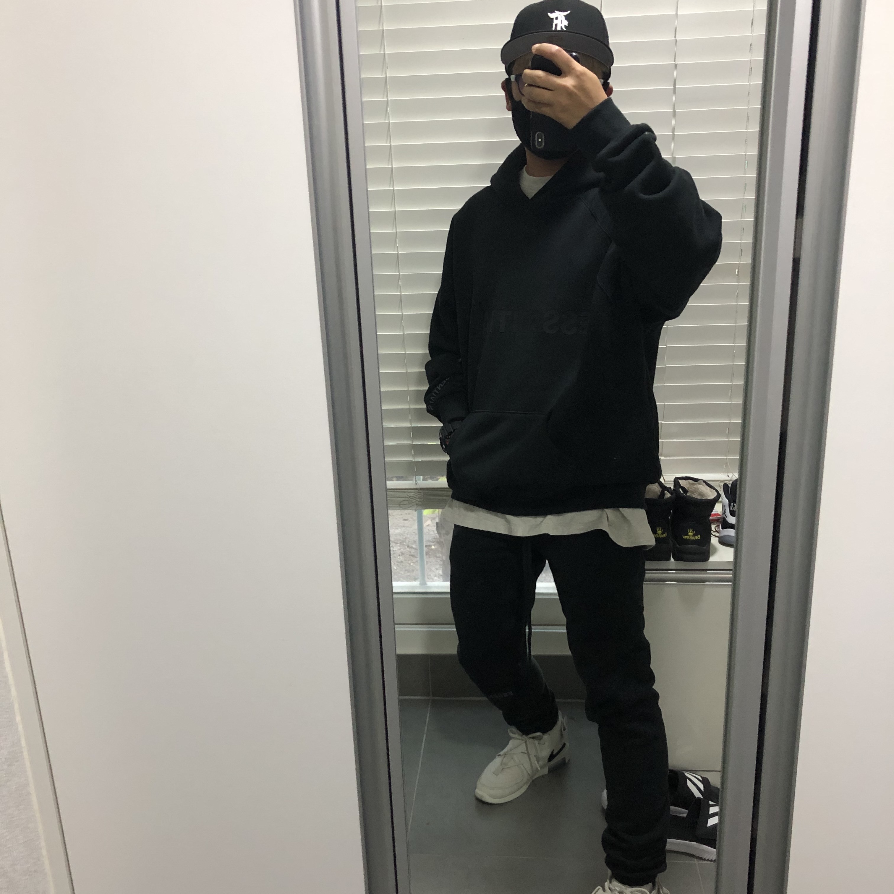 Nike x Fear of God Air Fear of God Raid Light Bone 착용 스타일 - 1