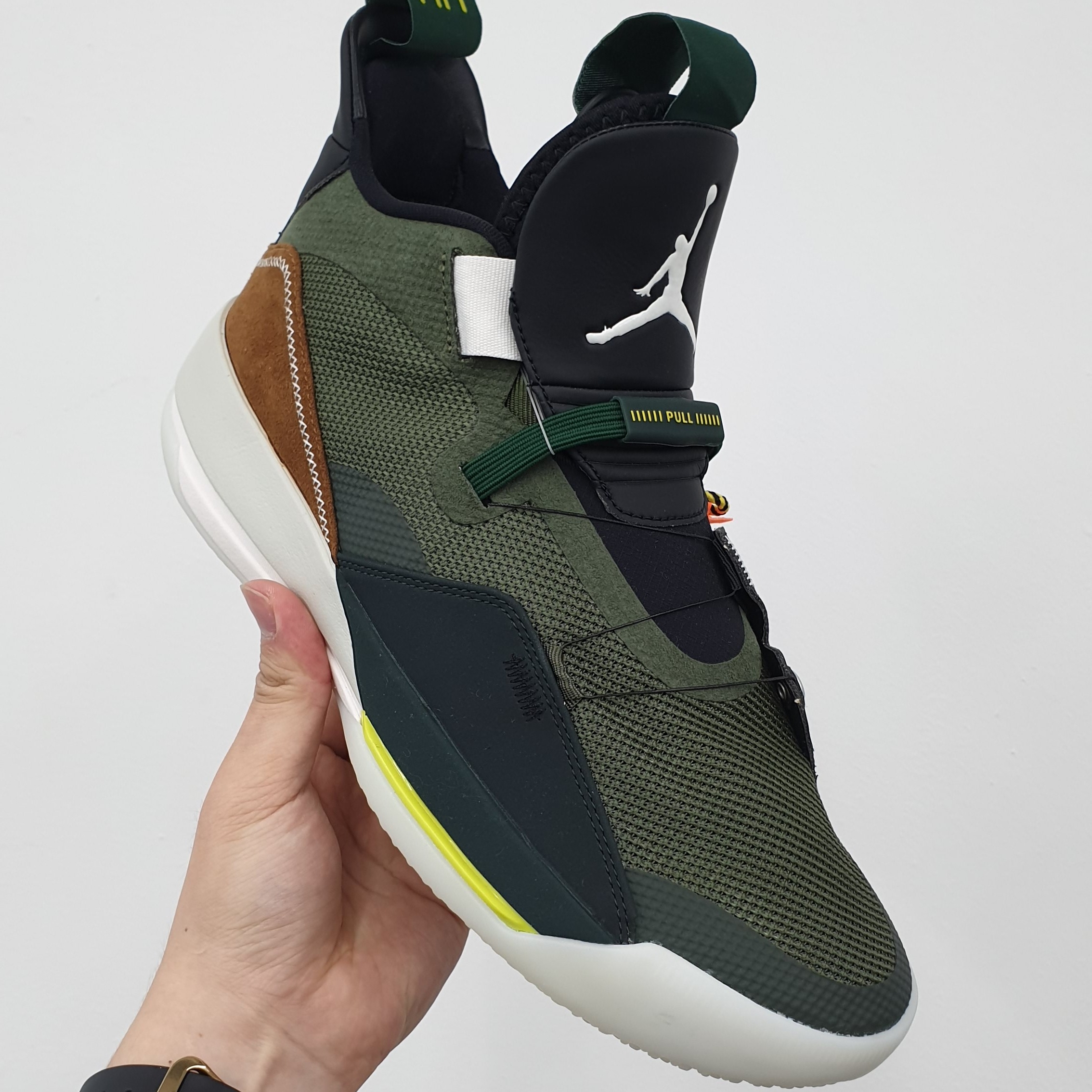 Jordan XXXIII x Travis Scott Retro Army Olive 착용 스타일