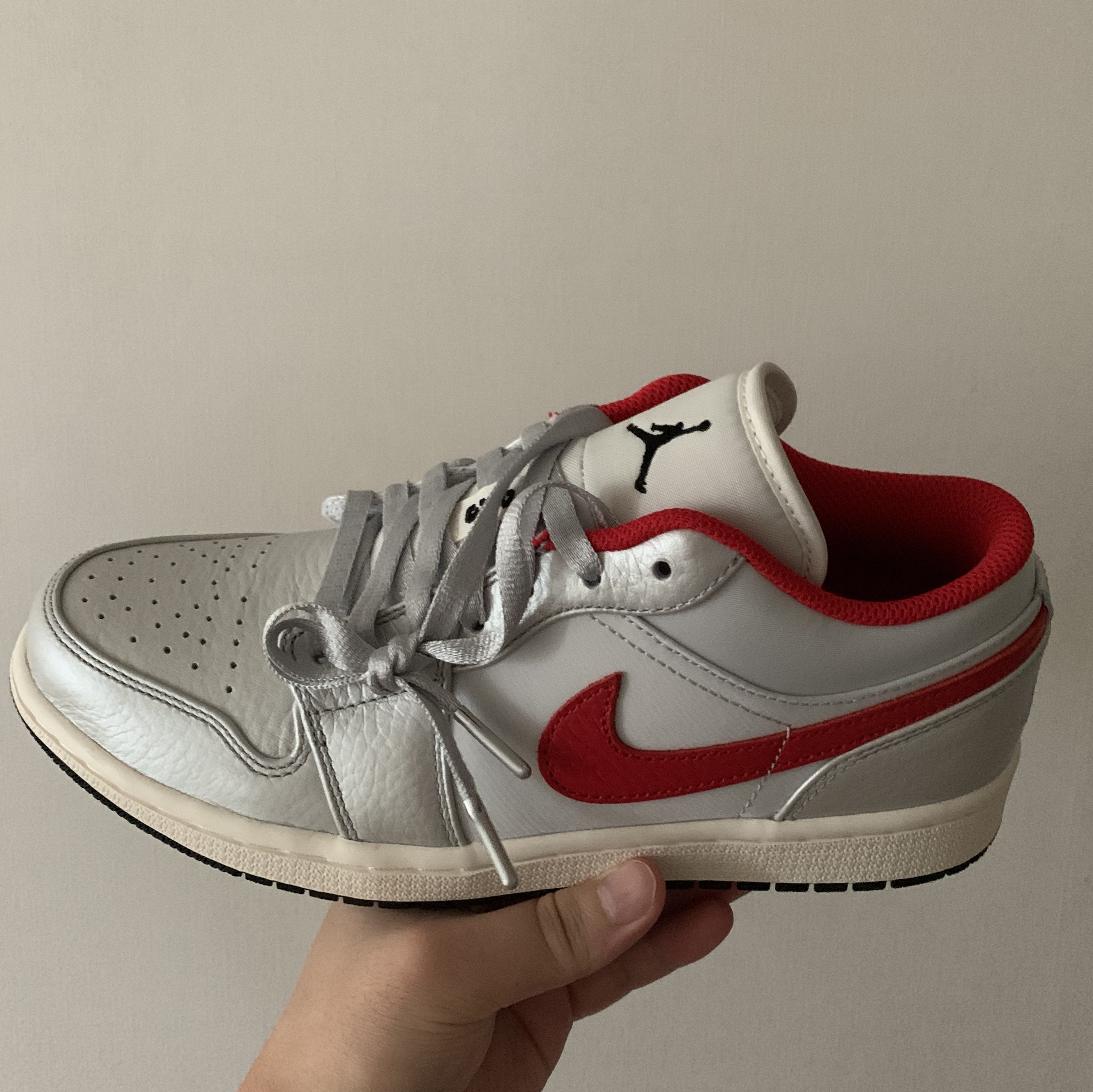 Jordan 1 Low Night Track 착용 스타일