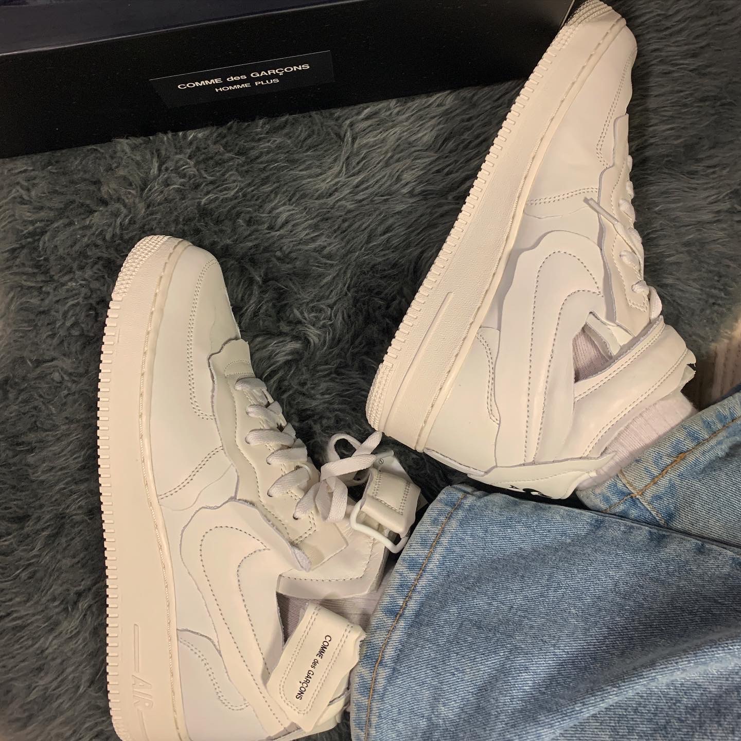 Nike x Comme des Garcons Homme Plus Air Force Mid White 착용 스타일 - 2