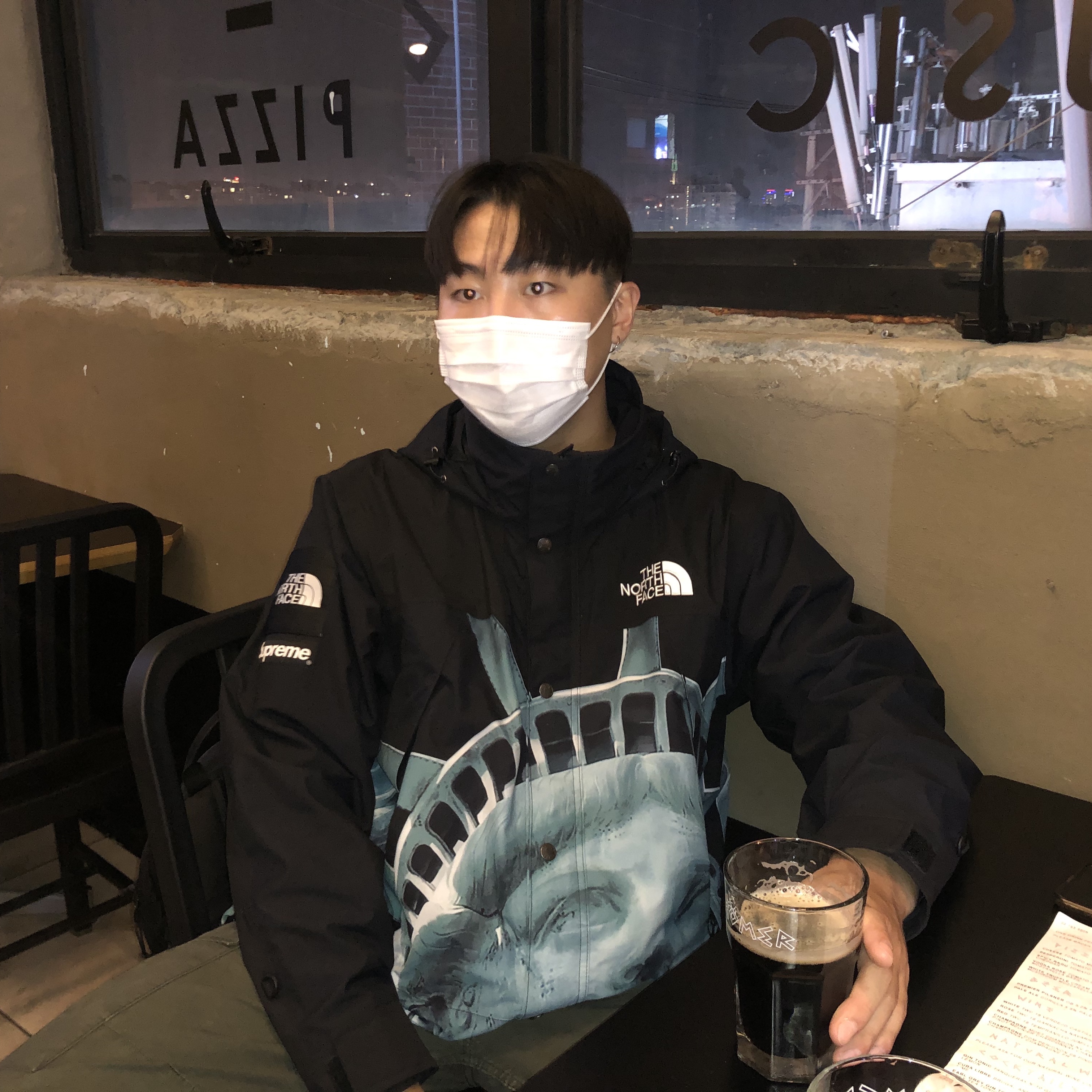 Jordan 4 x Travis Scott Retro Cactus Jack 착용 스타일 - 2