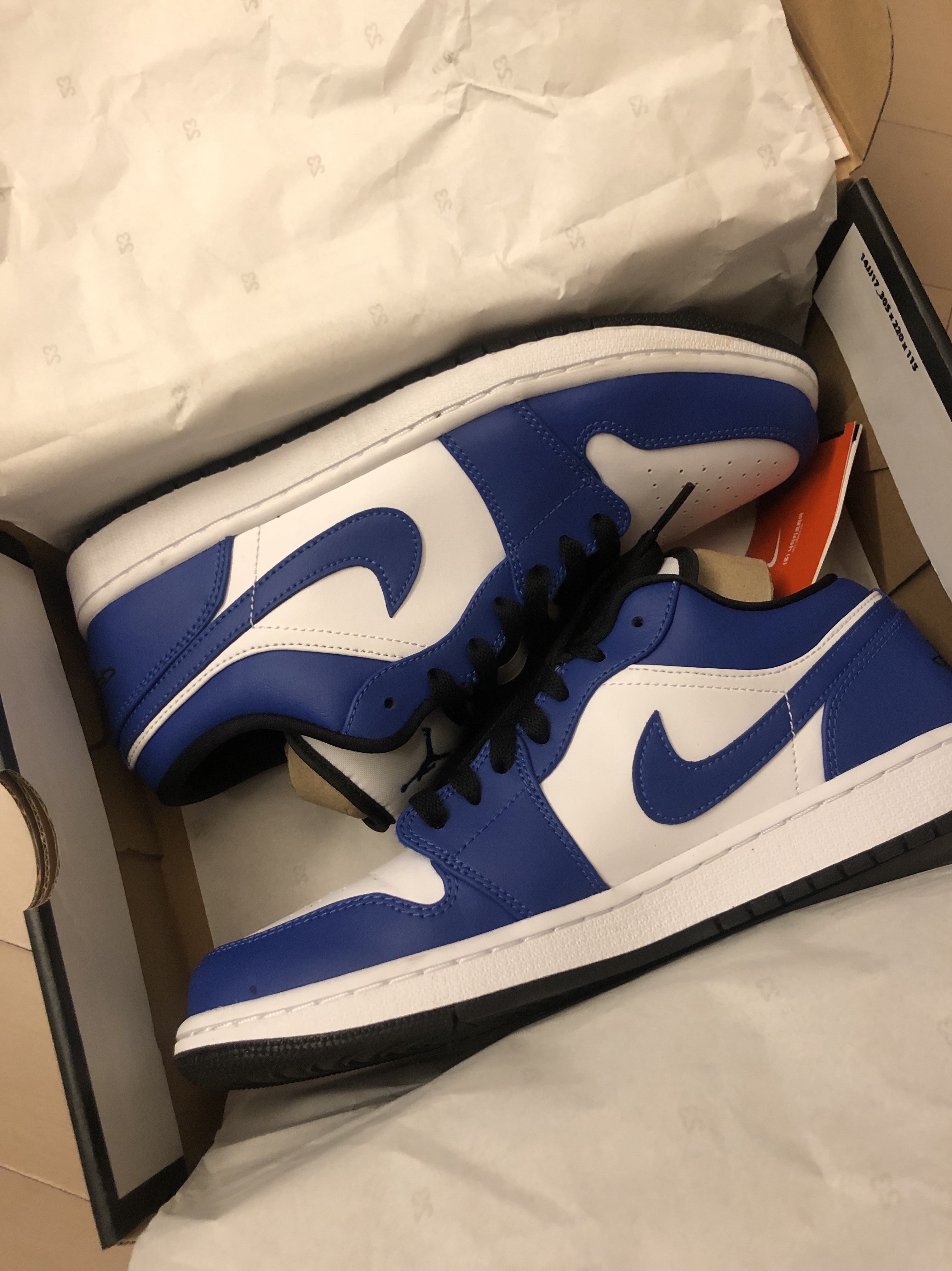 Jordan 1 Low Hyper Royal 착용 스타일 - 2