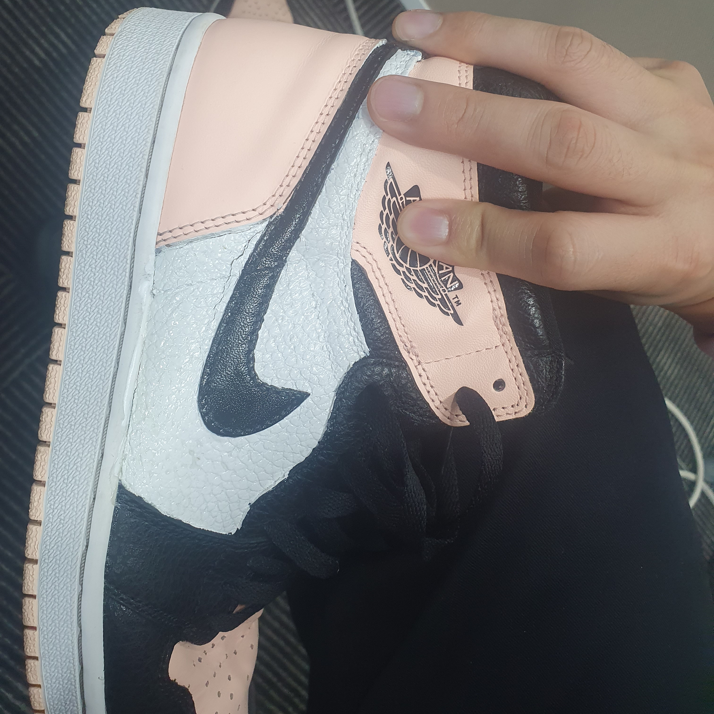 Jordan 1 Retro High OG Crimson Tint 착용 스타일