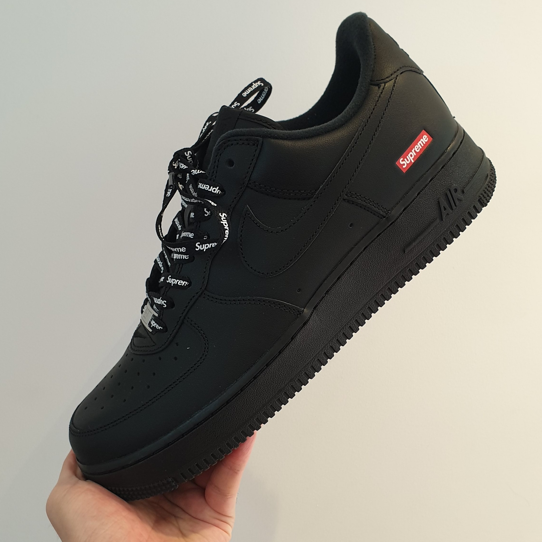 Nike x Supreme Air Force 1 Low Black 착용 스타일