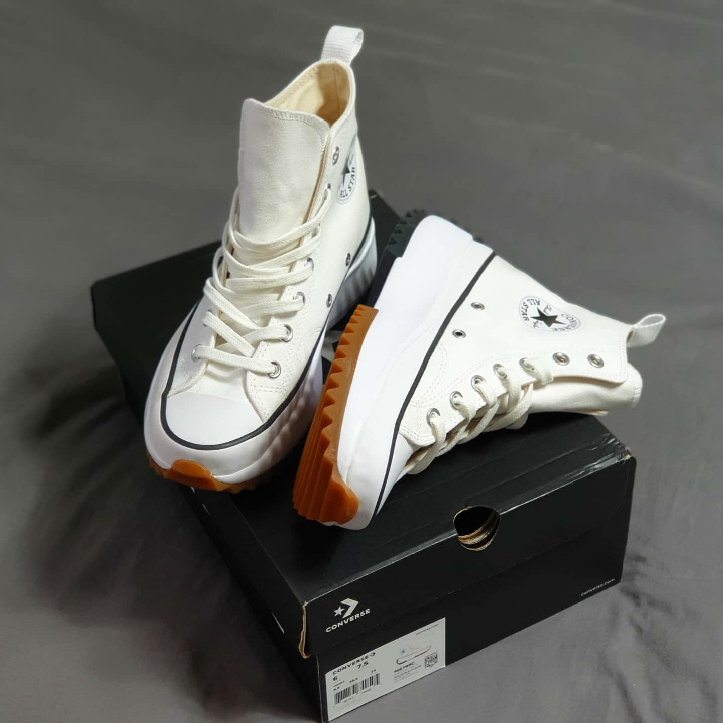 Converse Run Star Hike Hi White Black Gum 착용 스타일 - 1