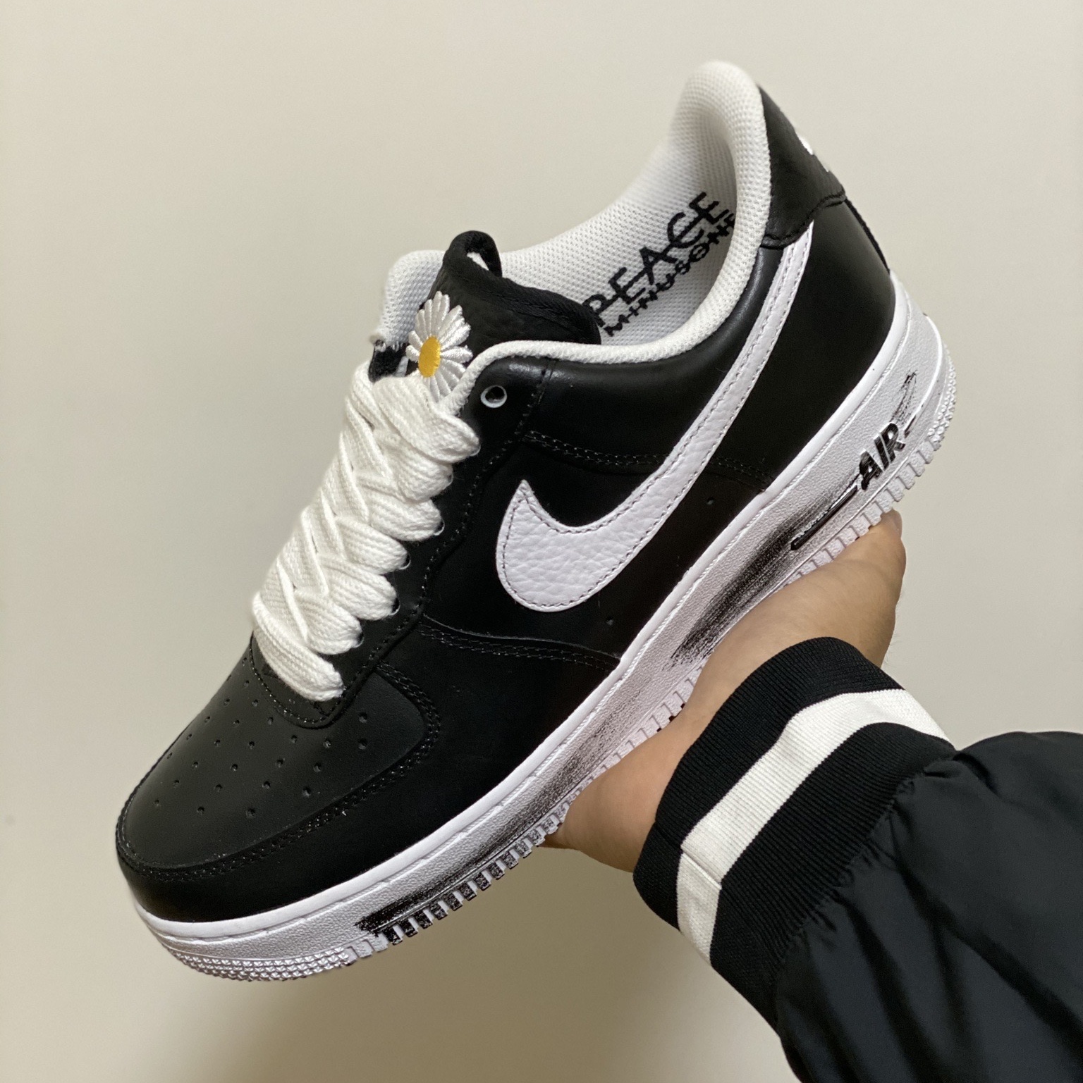Nike x Peaceminusone Air Force 1 Low Para-Noise 착용 스타일