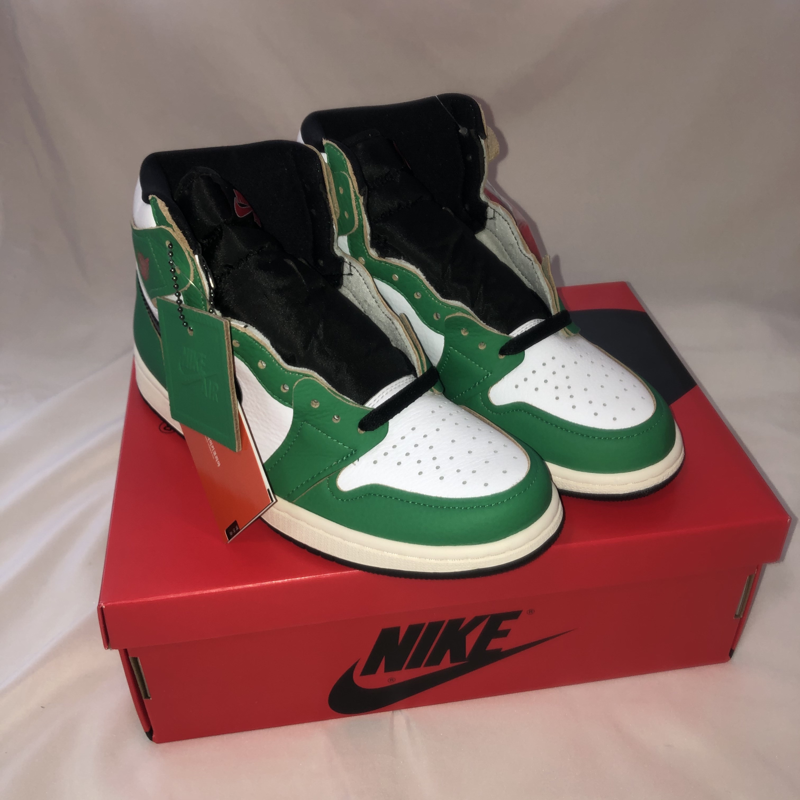Jordan 1 Retro High OG CO.JP Midnight Navy, (W) Jordan 1 Retro High OG Lucky Green 착용 스타일 - 2