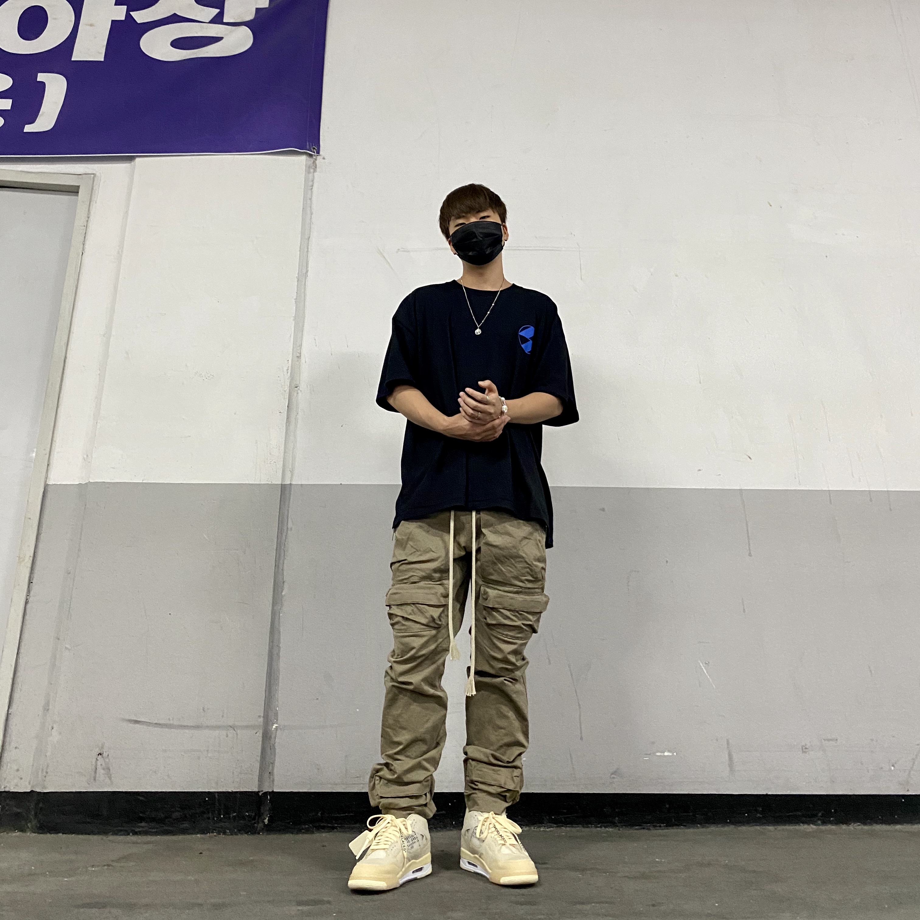 (W) Jordan 4 x Off-White Retro SP Sail 착용 스타일