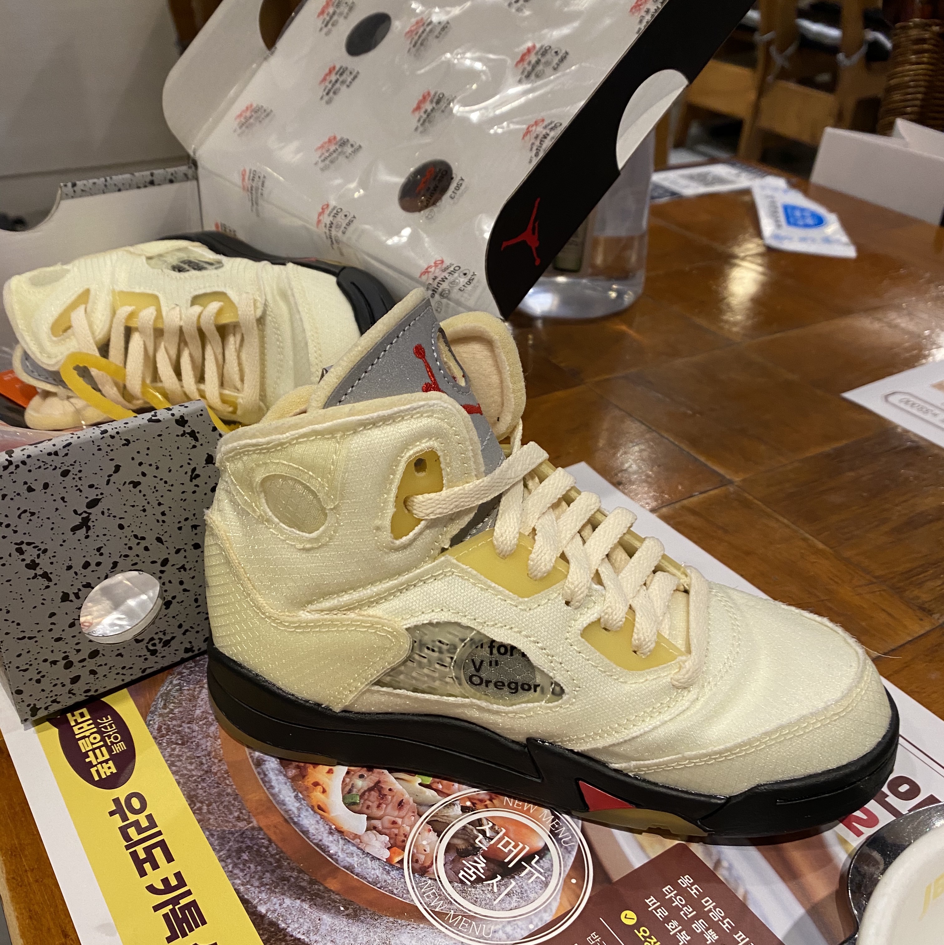 (PS) Jordan 5 x Off-White Retro SP Sail Fire Red 착용 스타일