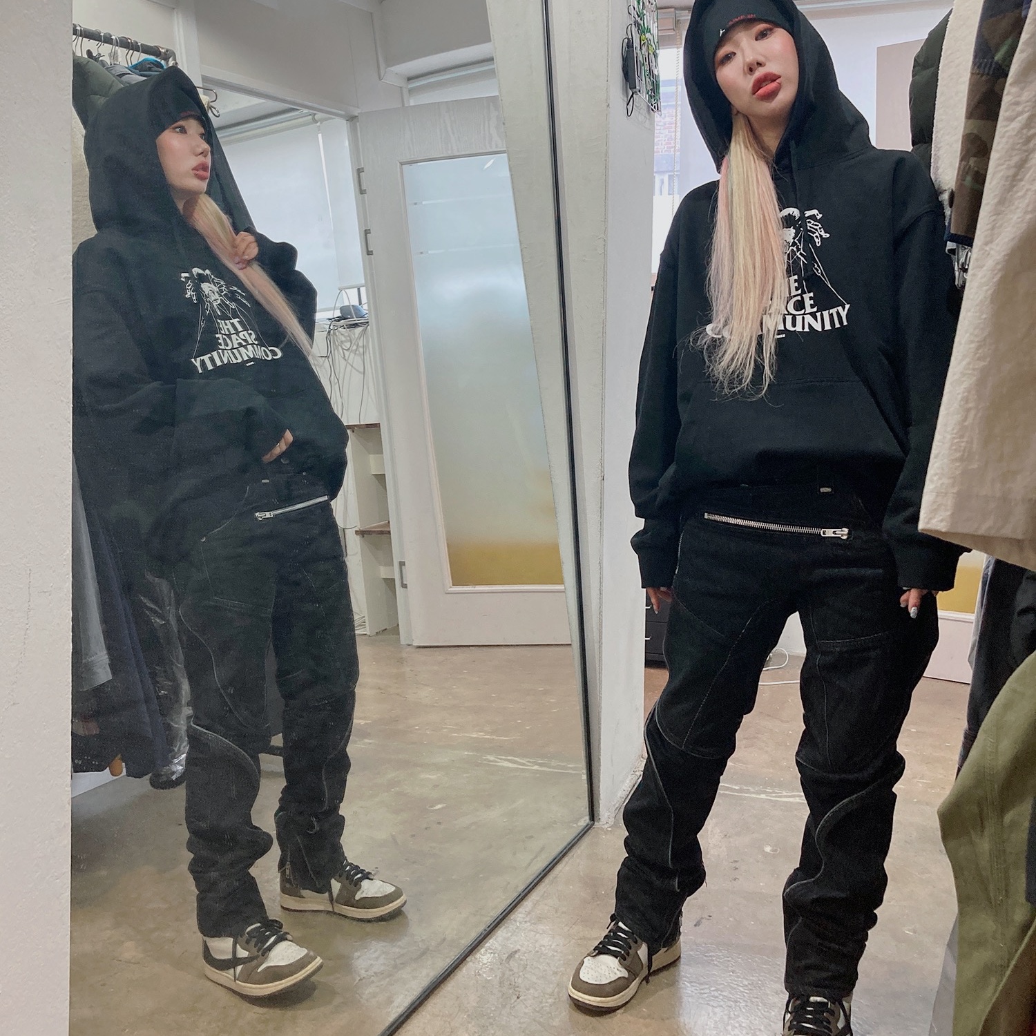Jordan 1 x Travis Scott Retro High OG SP Mocha 착용 스타일 - 1