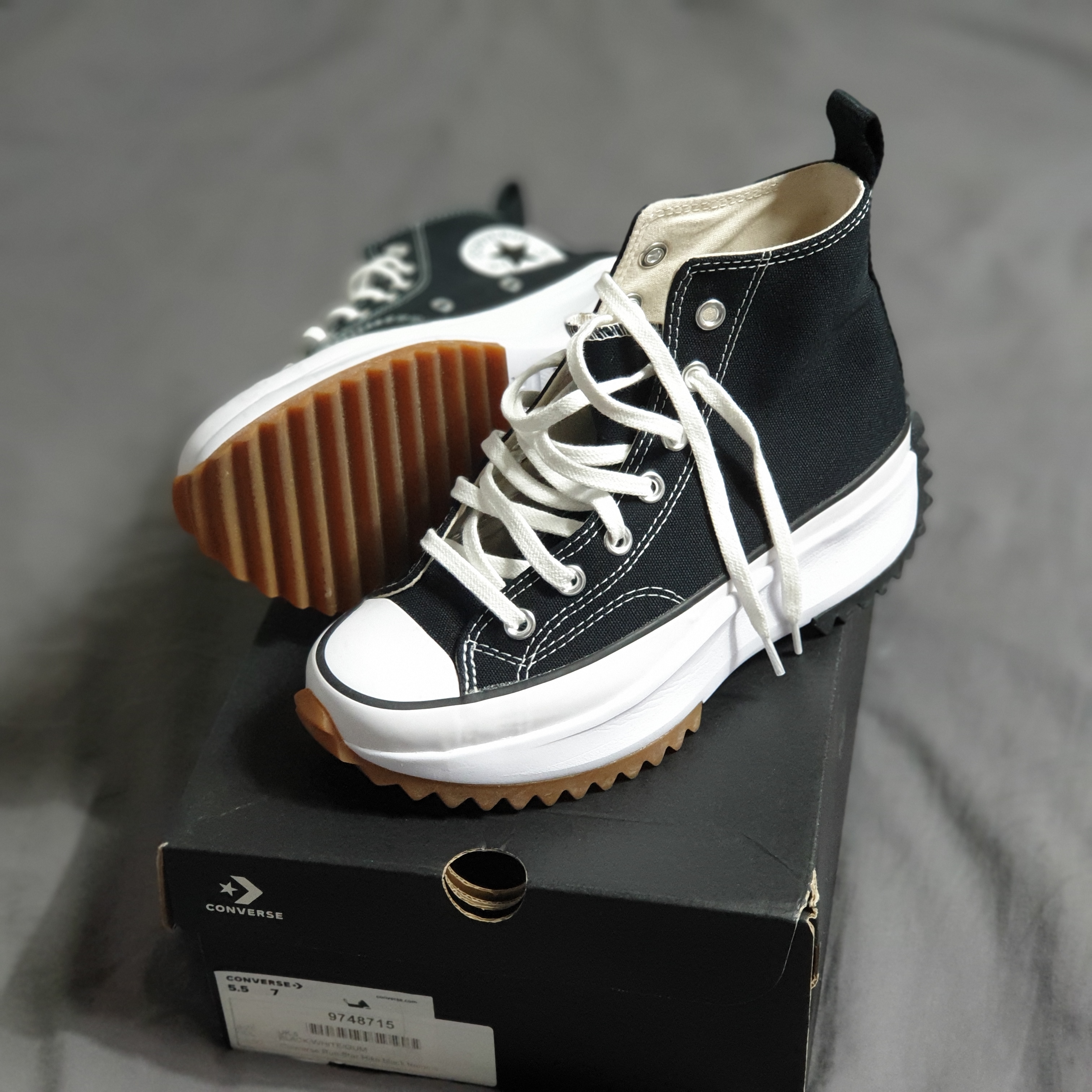Converse Run Star Hike Hi Black White Gum 착용 스타일 - 1