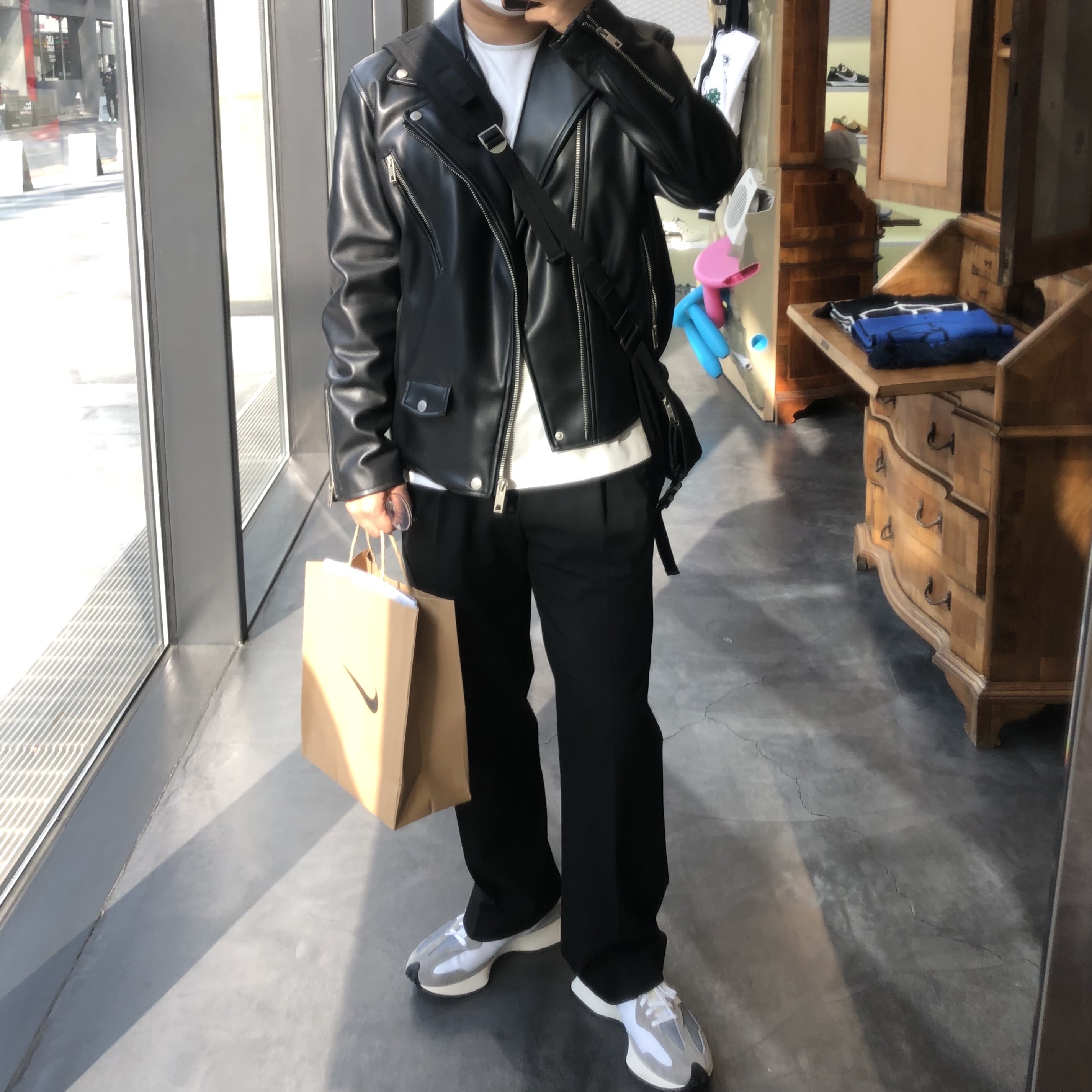 New Balance 327 Grey 착용 스타일
