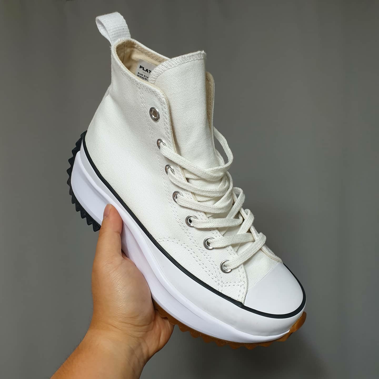 Converse Run Star Hike Hi White Black Gum 착용 스타일 - 2