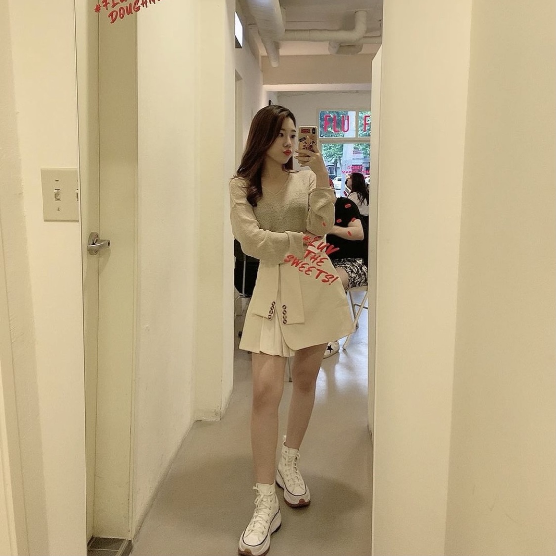 Converse Run Star Hike Hi White Black Gum 착용 스타일