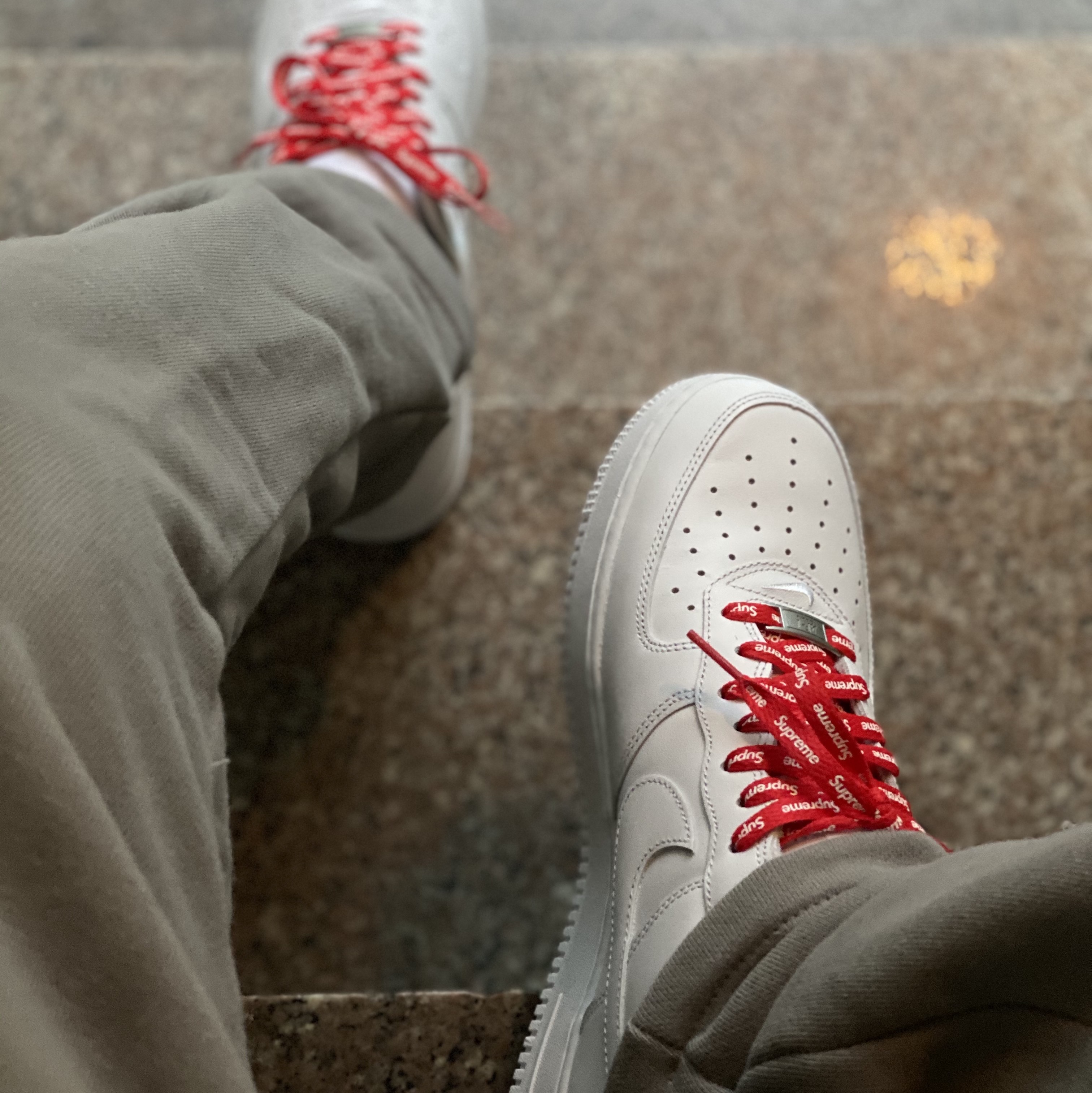 Nike x Supreme Air Force 1 Low White 착용 스타일