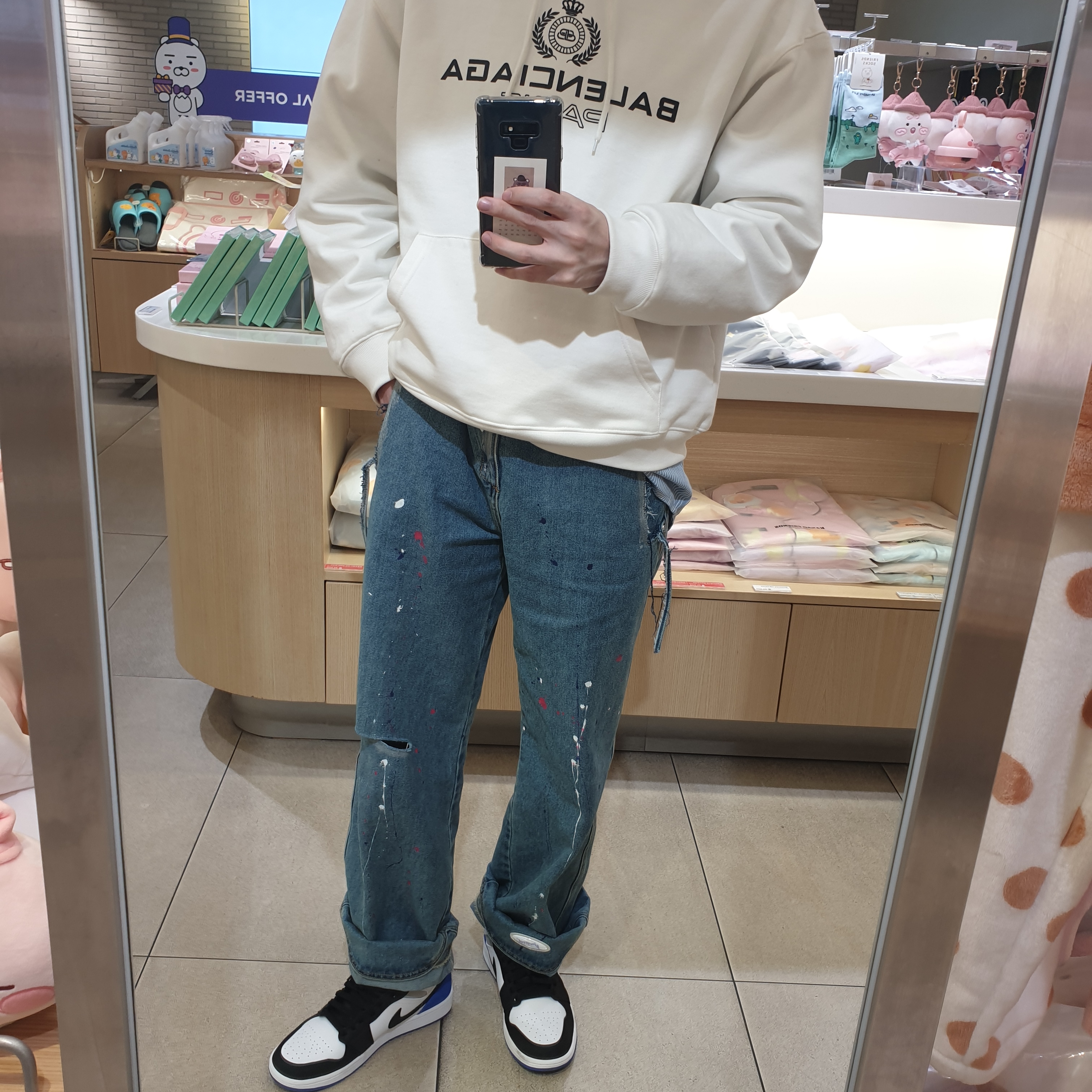 Jordan 1 Mid SE Hyper Royal 착용 스타일