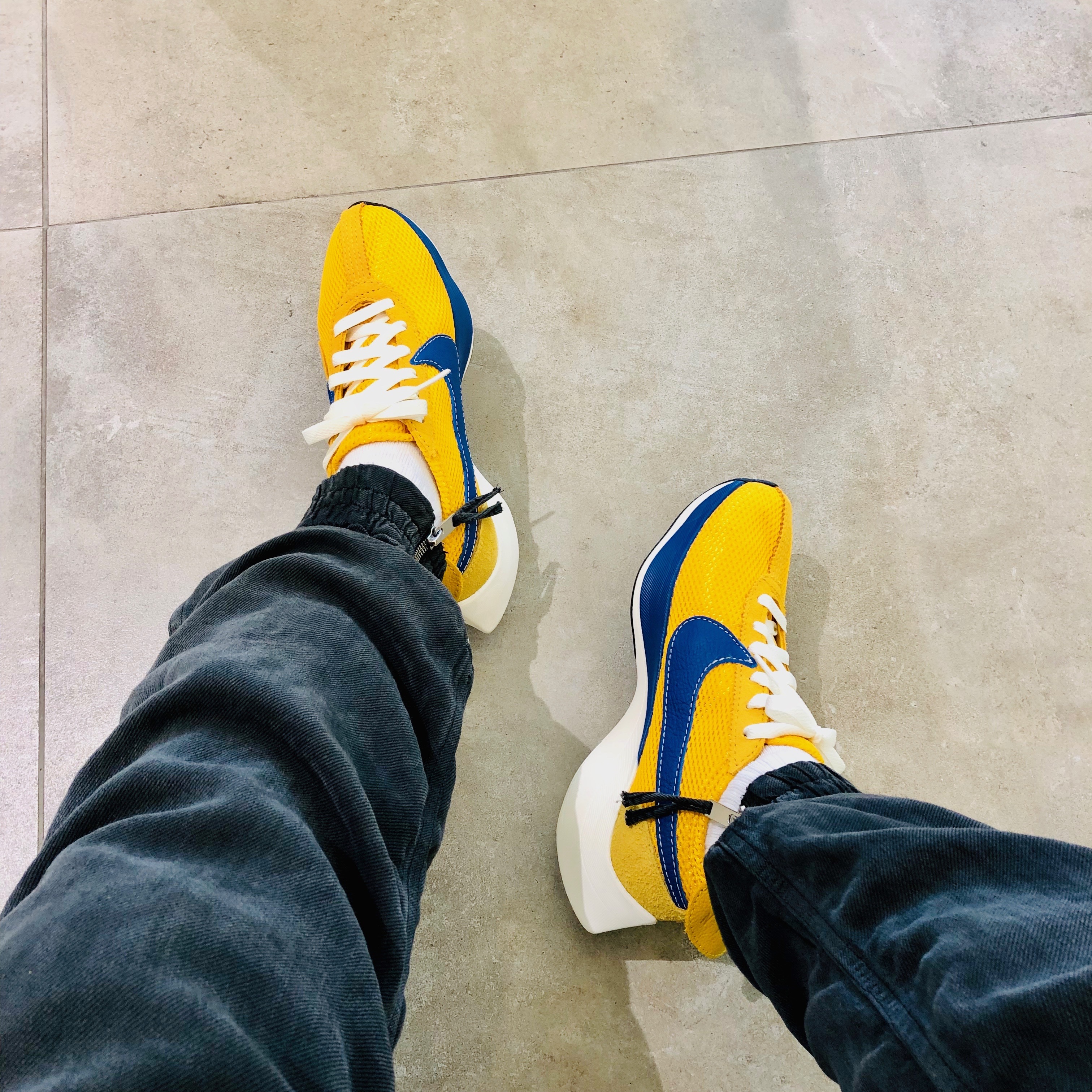 Nike Moon Racer Yellow Ochre Gym Blue 착용 스타일 - 4