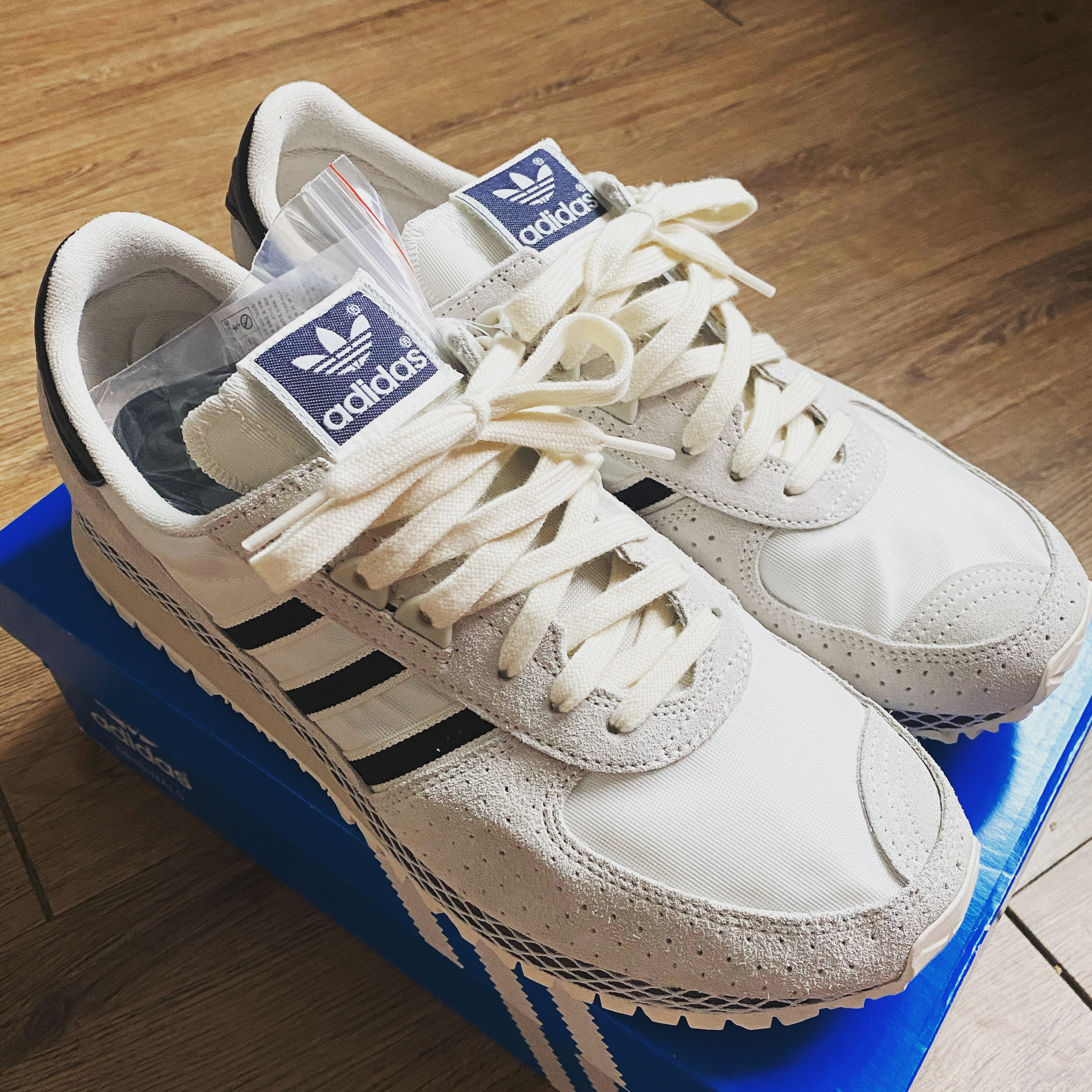Adidas City Marathon PT Beige Navy 착용 스타일