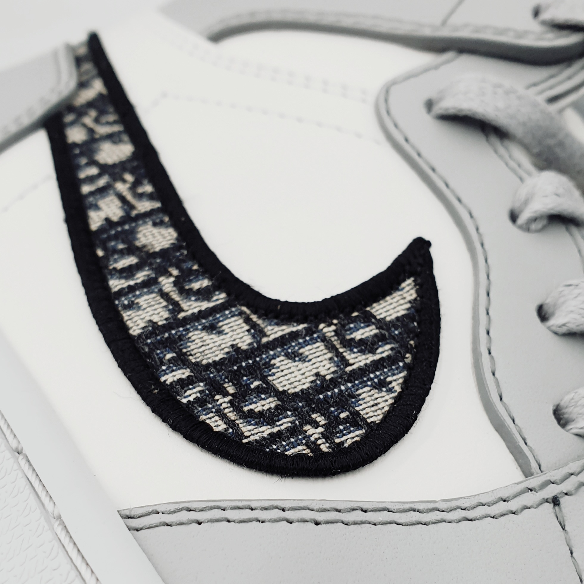 Jordan 1 x Dior High OG 착용 스타일